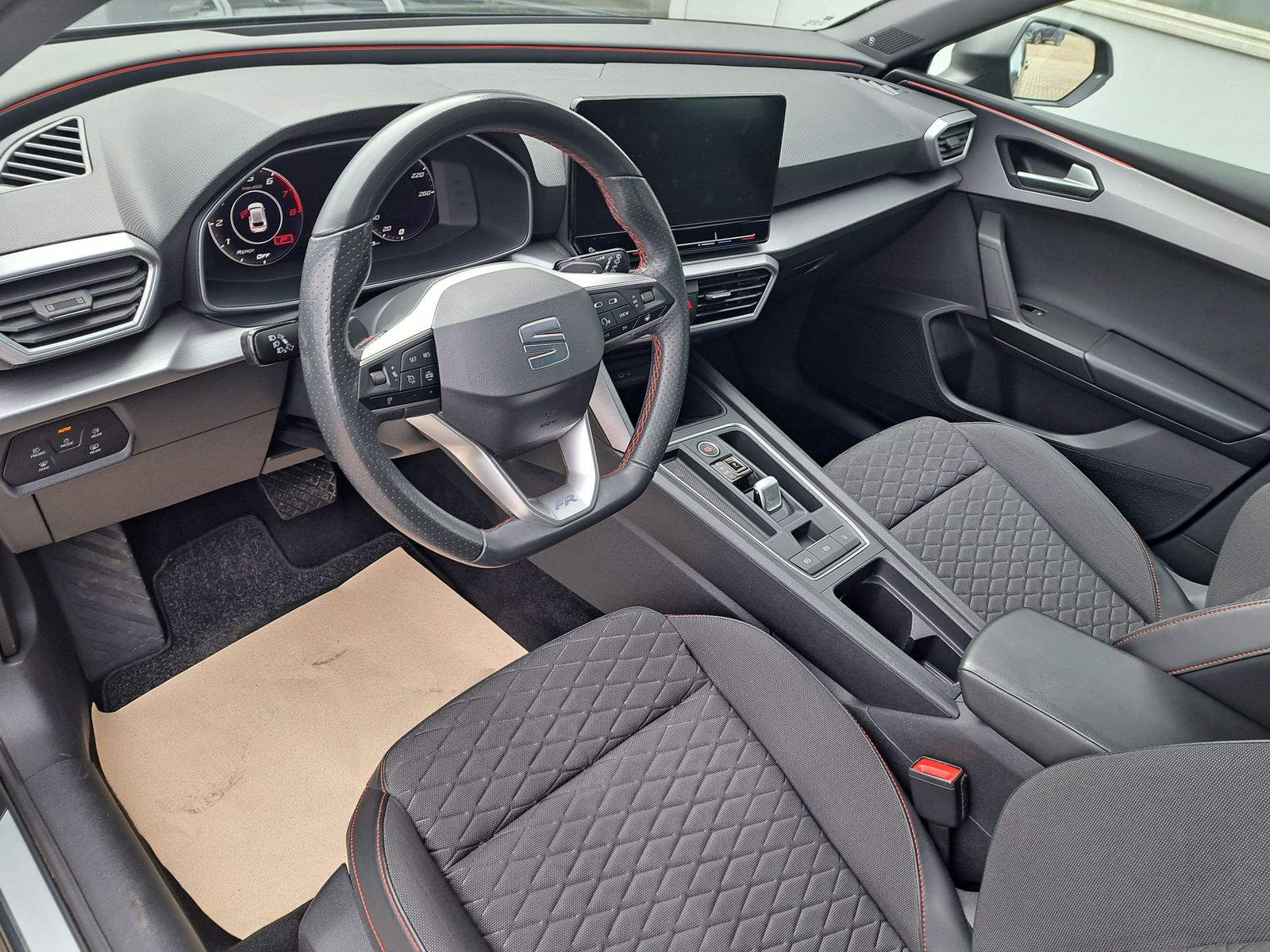 Fahrzeugabbildung SEAT Leon 1.5eTSI FR DSG LED NAVI BEATS KAMERA 18"ALU