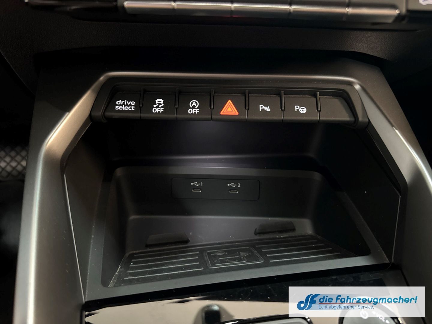 Fahrzeugabbildung Audi A3 Sportback 40 TFSI quattro S line El. Panodach