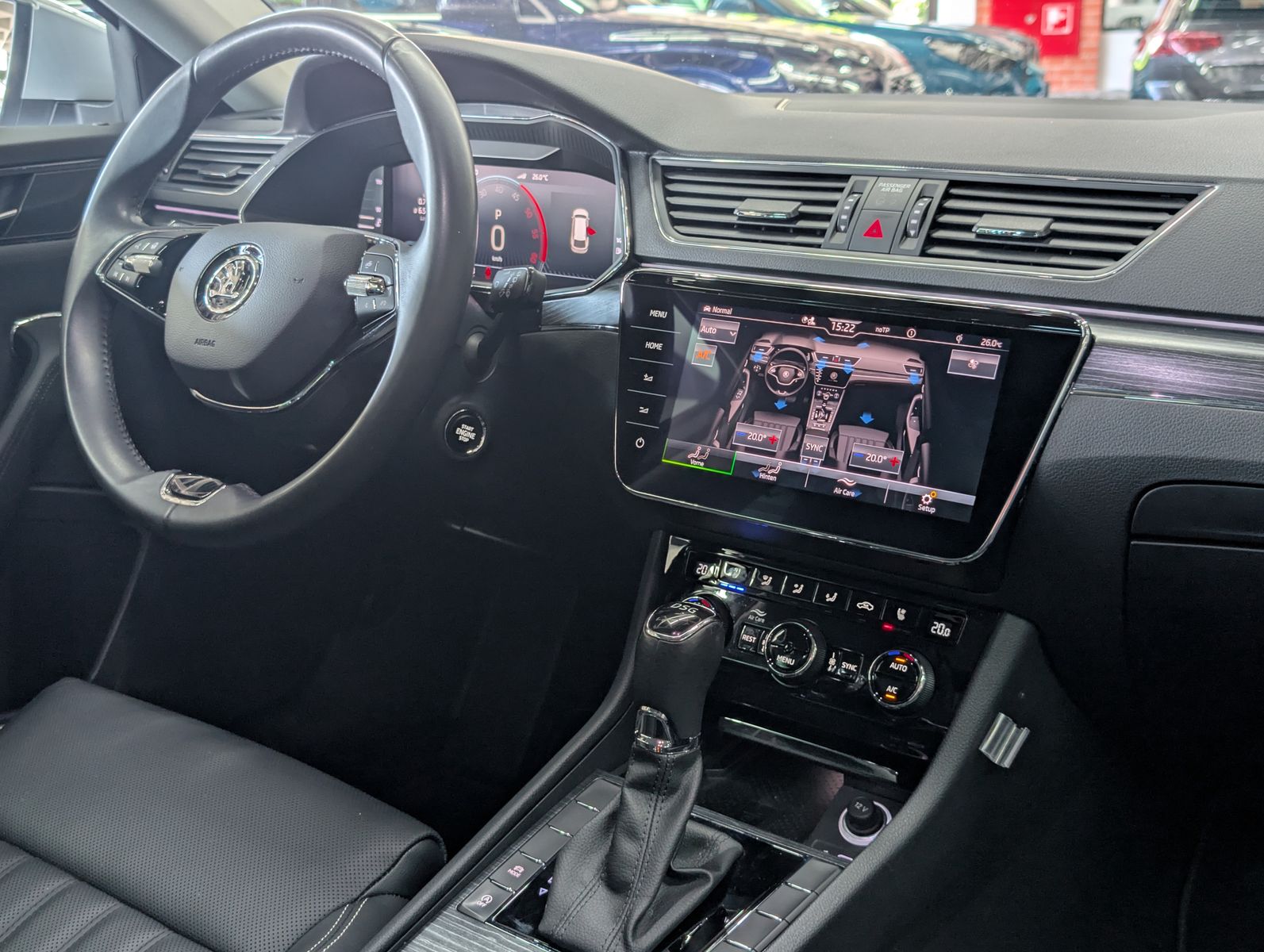 Fahrzeugabbildung SKODA Superb Premium 2.0 TDI PANO LEDER MASSAGE SOUND