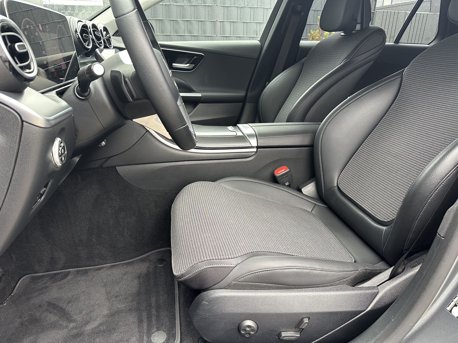 Fahrzeugabbildung Mercedes-Benz C 220d T Avantgarde NAV+LED+AHK+PARK-PAKET+17ZO