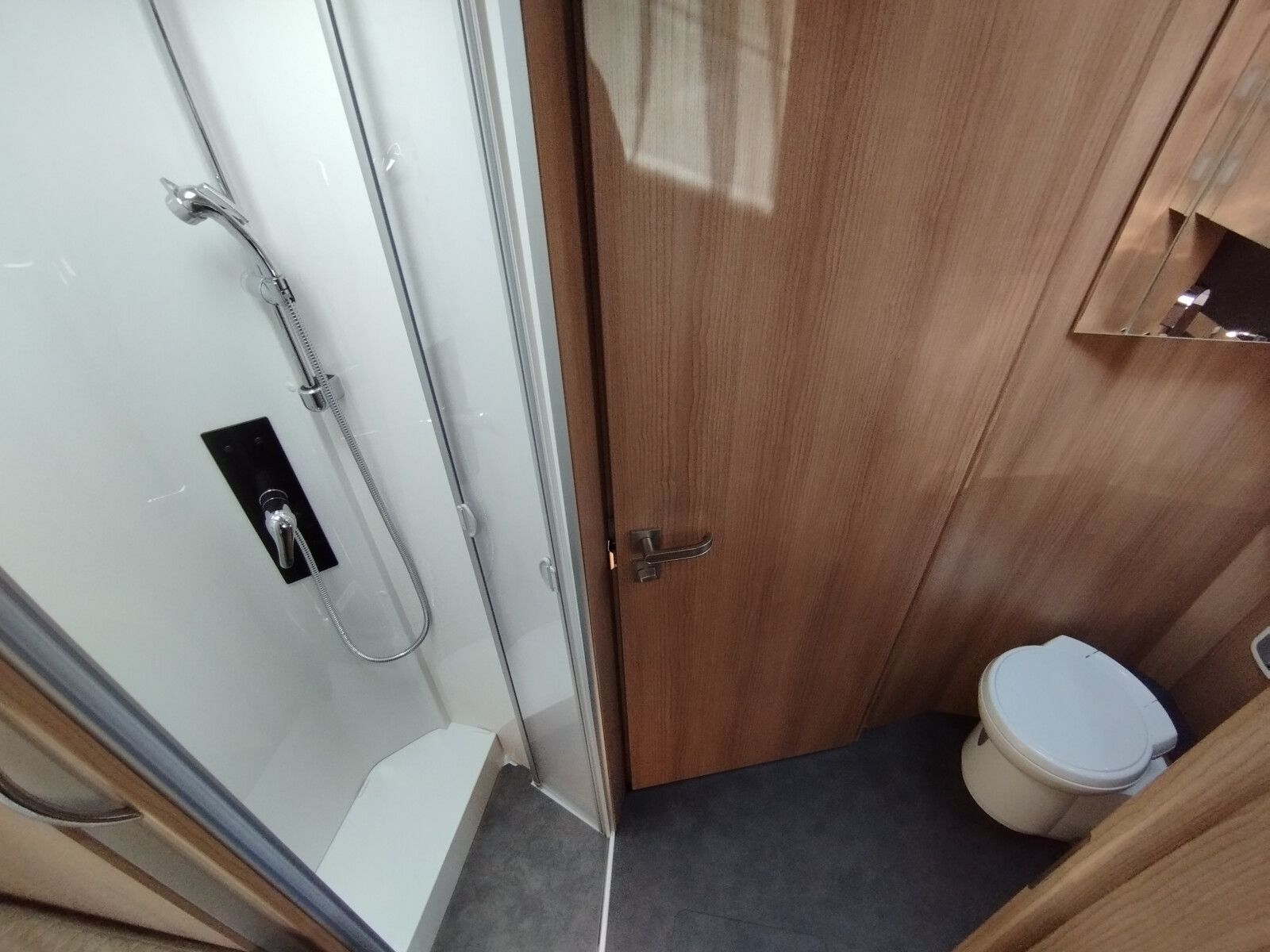 Fahrzeugabbildung Malibu T 450 RB LE comfort Dachklimaanlage geschenkt