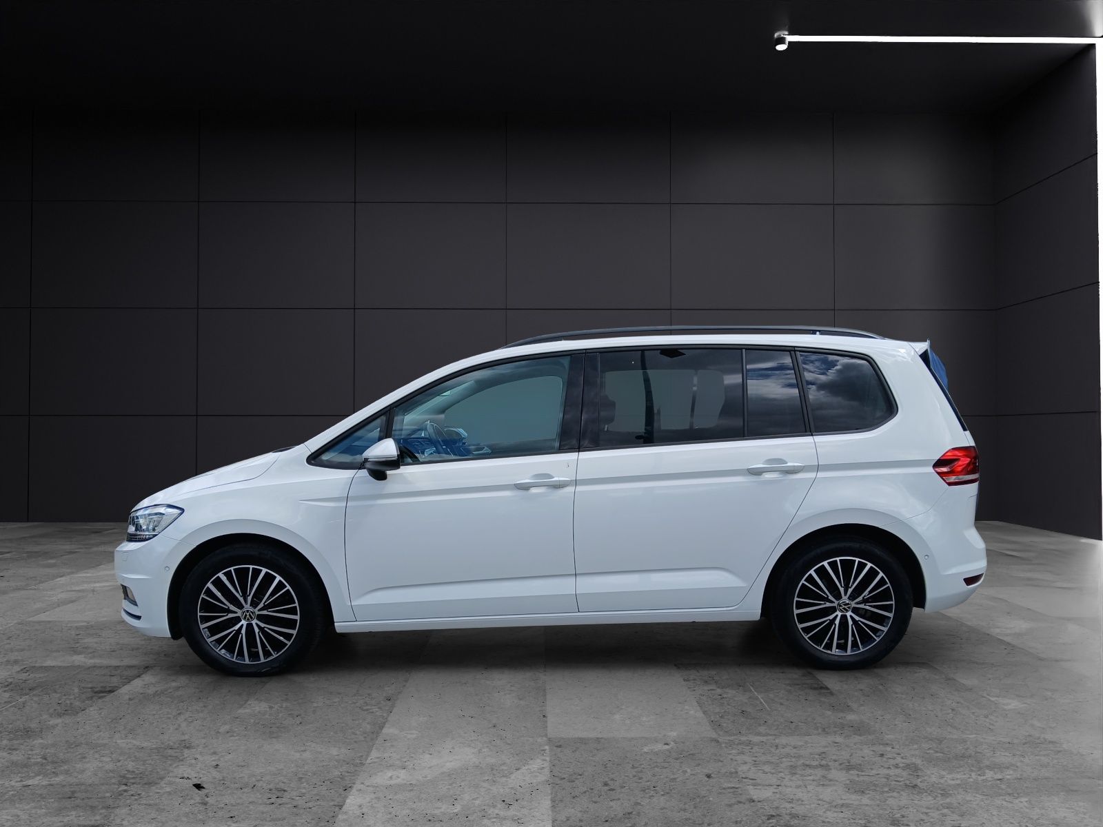 Fahrzeugabbildung Volkswagen Touran 2.0 TDI Highline DSG AHK Pano Kamera