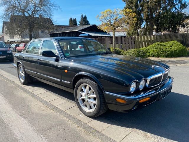 Jaguar XJ8