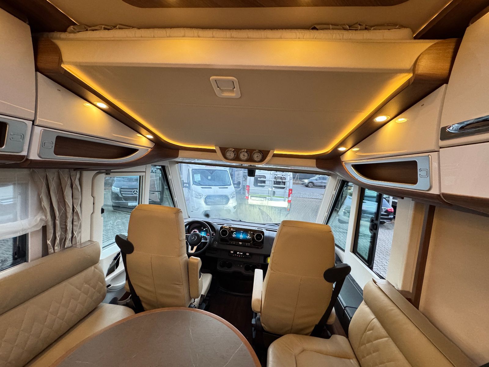 Fahrzeugabbildung Carthago Chic e-line I 51 QB MERCEDES 418 CDI 9GT 1.HAND