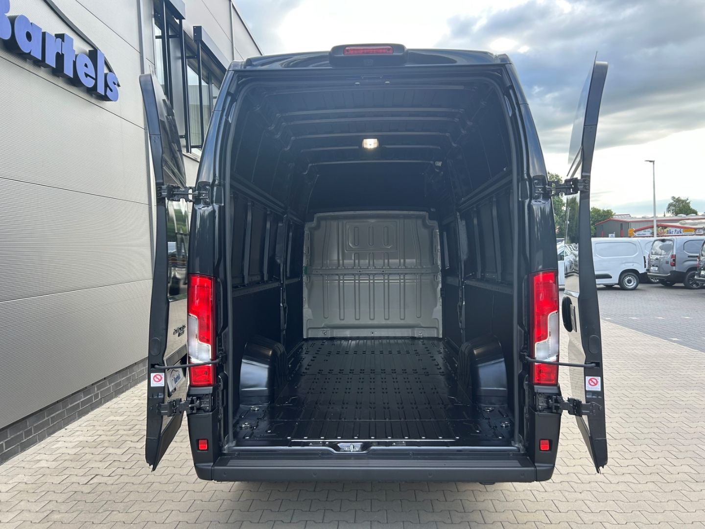 Fahrzeugabbildung Fiat Ducato H3 Kastenwagen 35 L4H3 180 Multijet Maxi