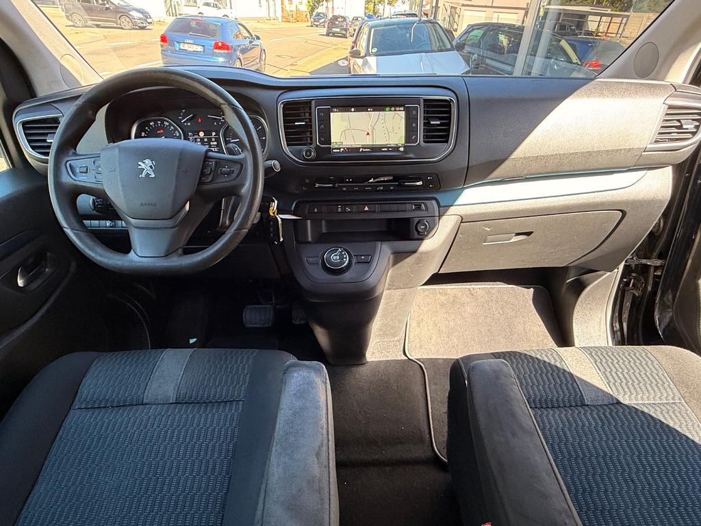 Peugeot Traveller