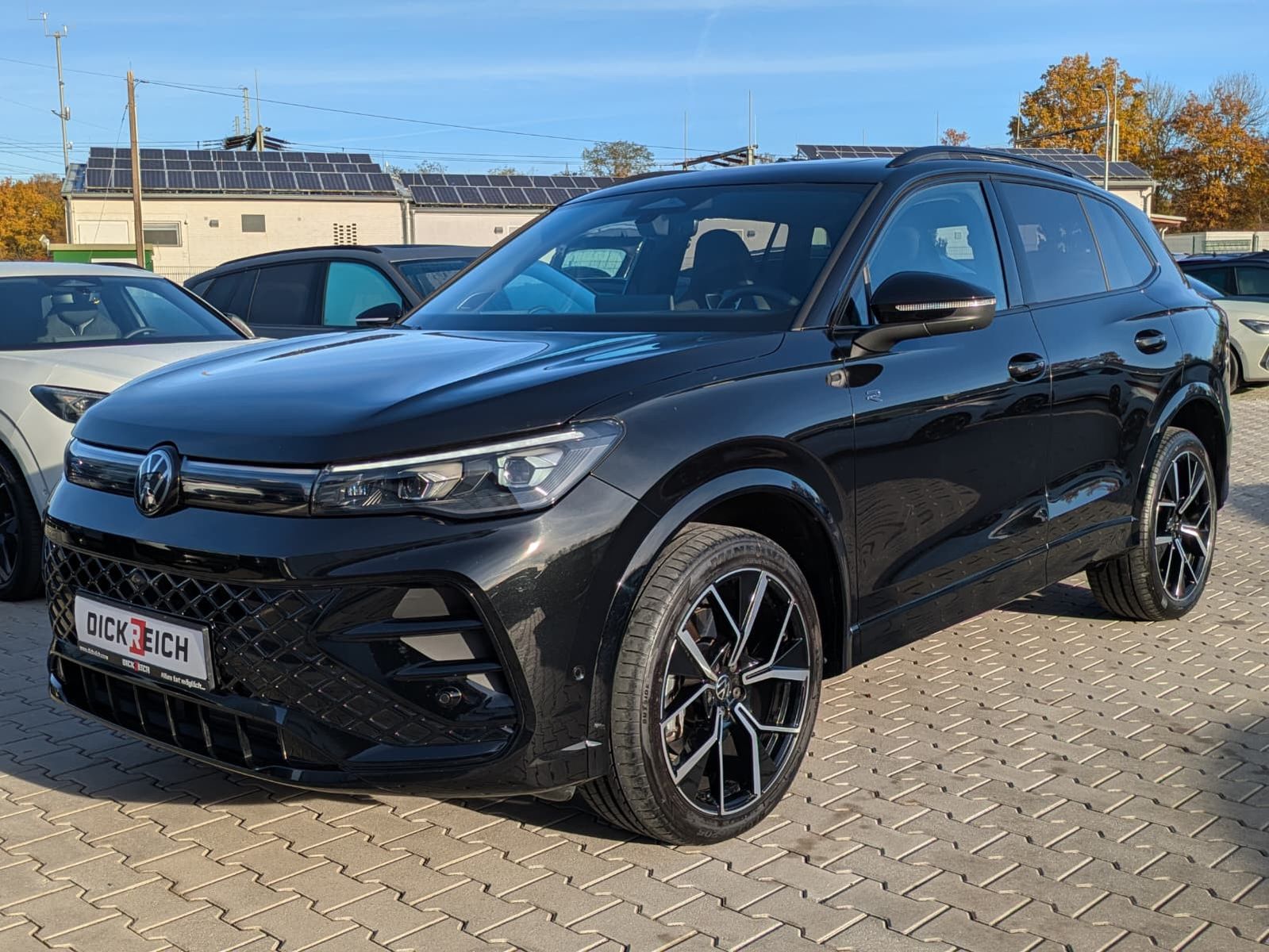 Fahrzeugabbildung Volkswagen Tiguan 2.0 TDI 4M R-Line PANO*H&K*AHK*MATRIX*20"