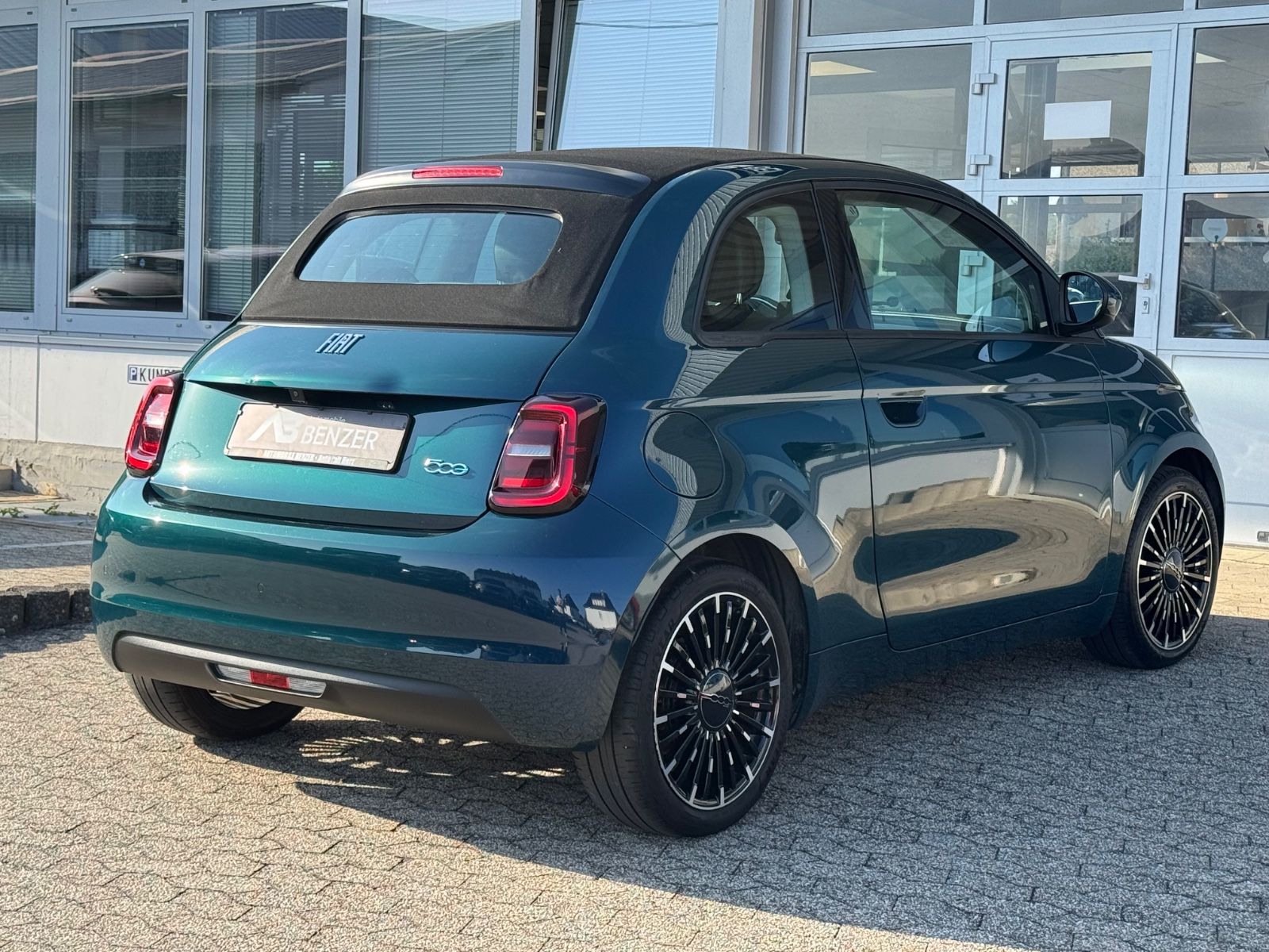 Fahrzeugabbildung Fiat 500 e Icon/Cabrio/ACC/LED/Navigation/R-Cam/42kWh