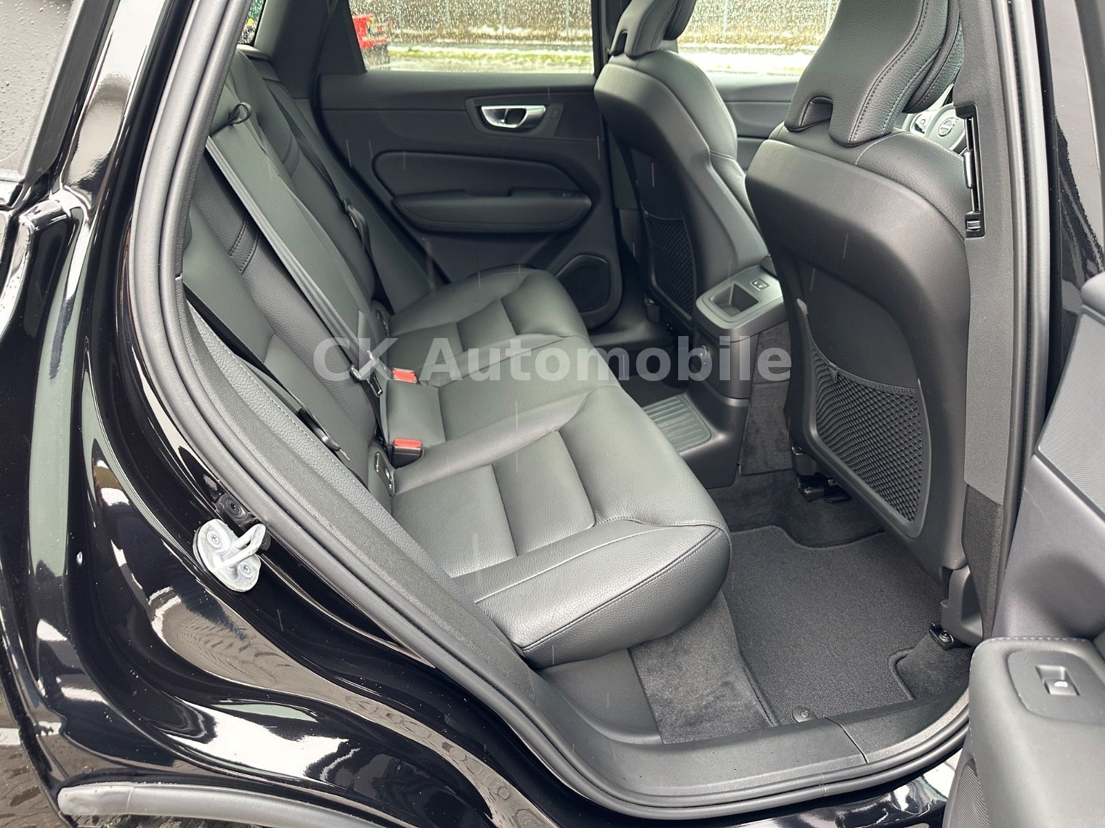 Fahrzeugabbildung Volvo XC60 T6 AWD Recharge Plus Dark/Pano/BLIS/AHK