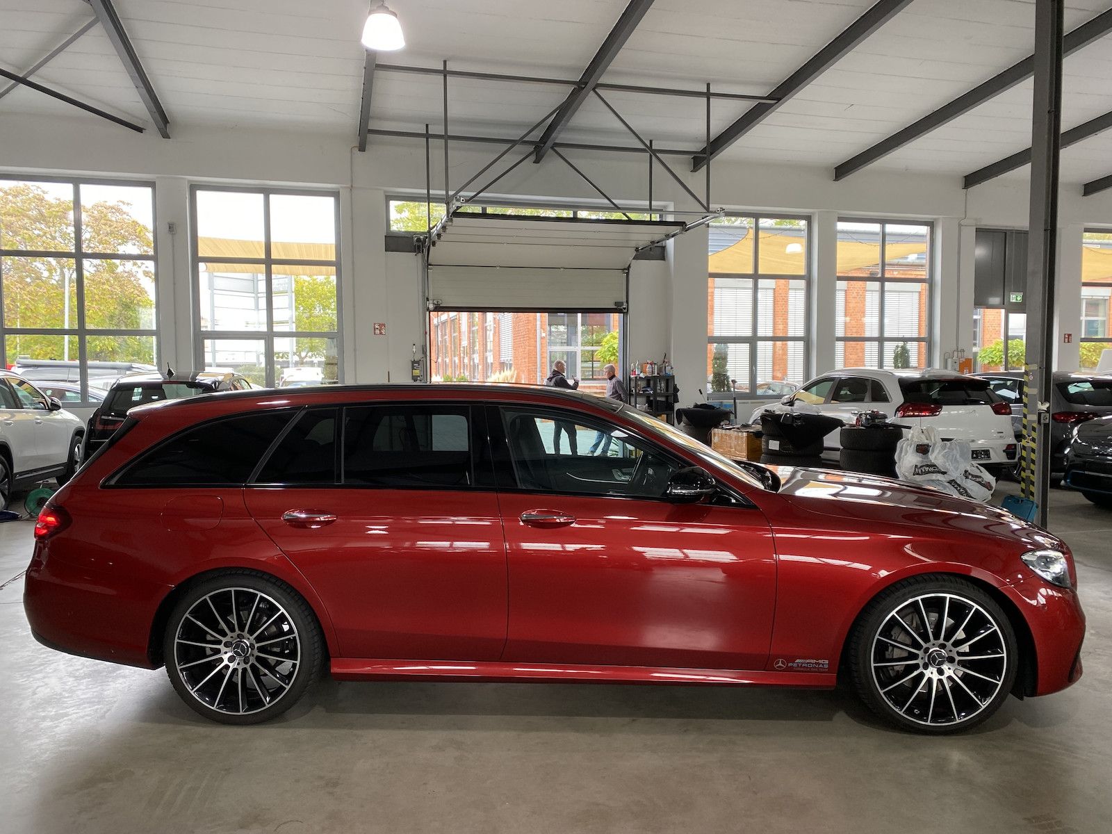 Fahrzeugabbildung Mercedes-Benz E 220 d T AMG/PANO/STHZG/´20/DIS/BUR/AHK/