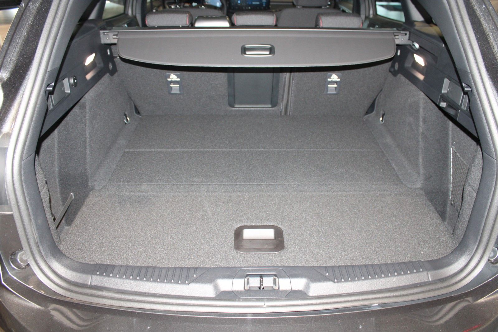 Fahrzeugabbildung Ford Focus ST-Line X Automatik PANODACH + 18 ZOLL