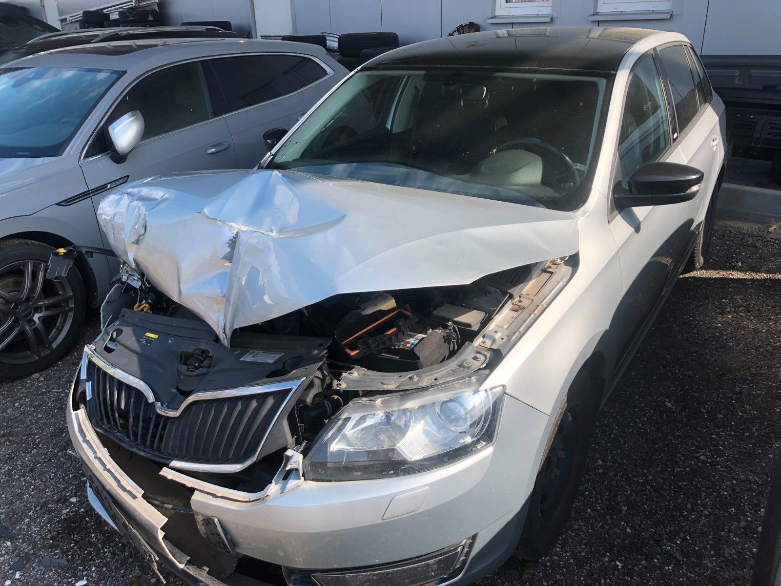 Fahrzeugabbildung SKODA Rapid Spaceback Edition Unfall Front