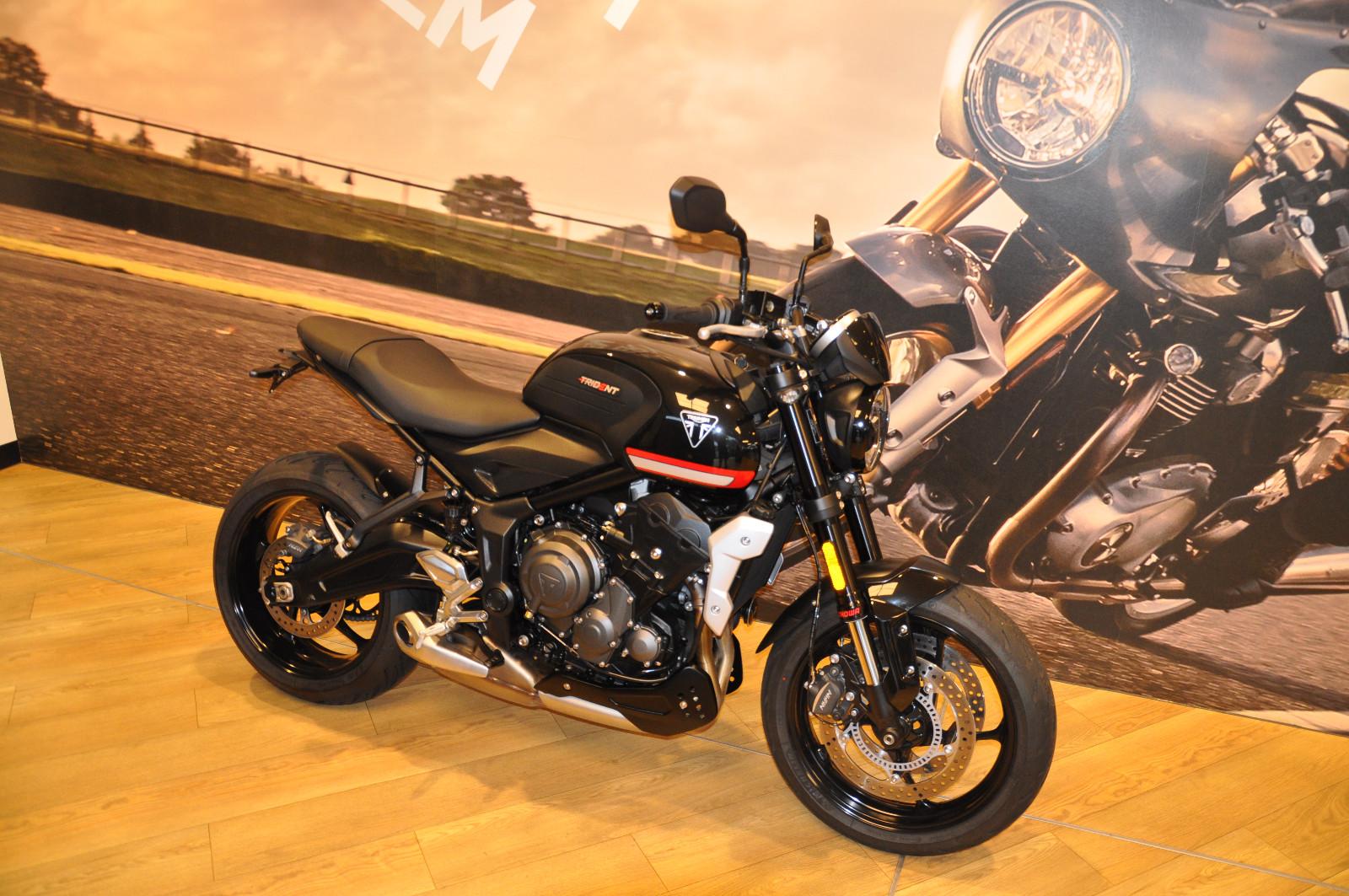 Triumph Trident 660  mit viel Zubehör