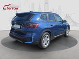 BMW iX1 30 xDrive AHK PanoDach ACC HUD - blaue BMW iX1
