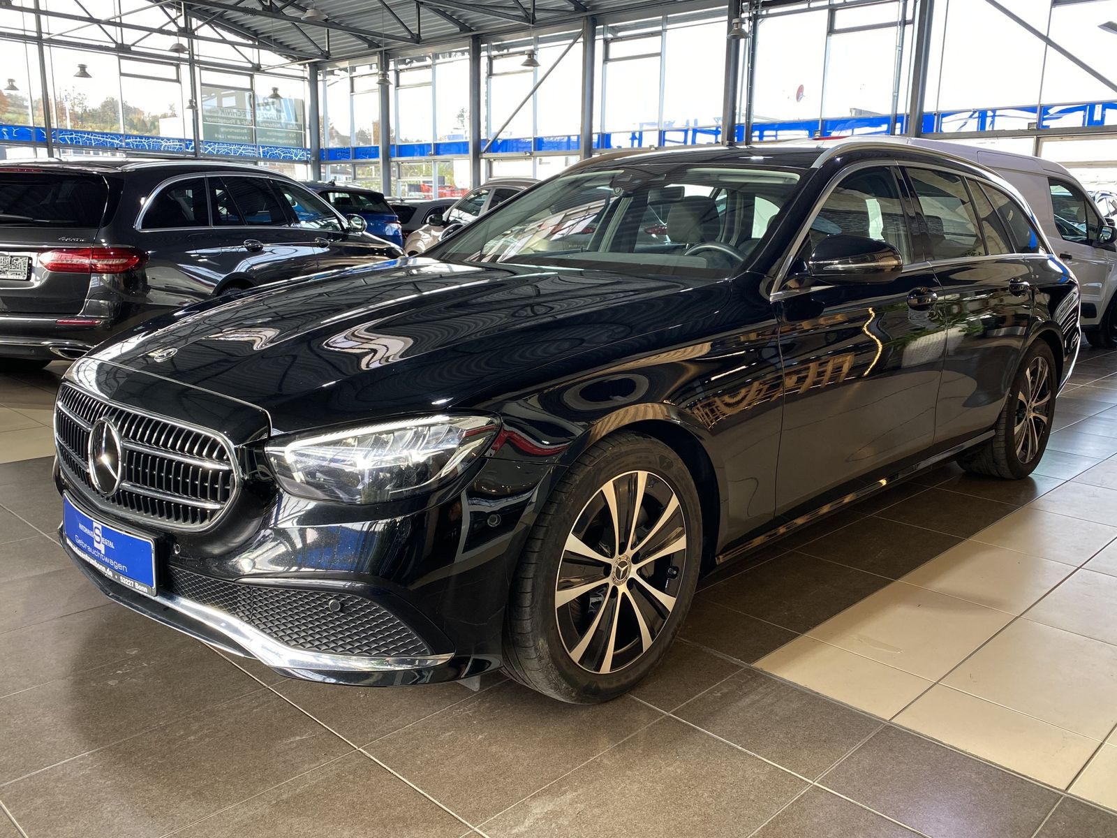 Mercedes-Benz E 300 Avantgarde*ACC*LED*Navi*R-Cam*SHZ*MBUX* imagem 2