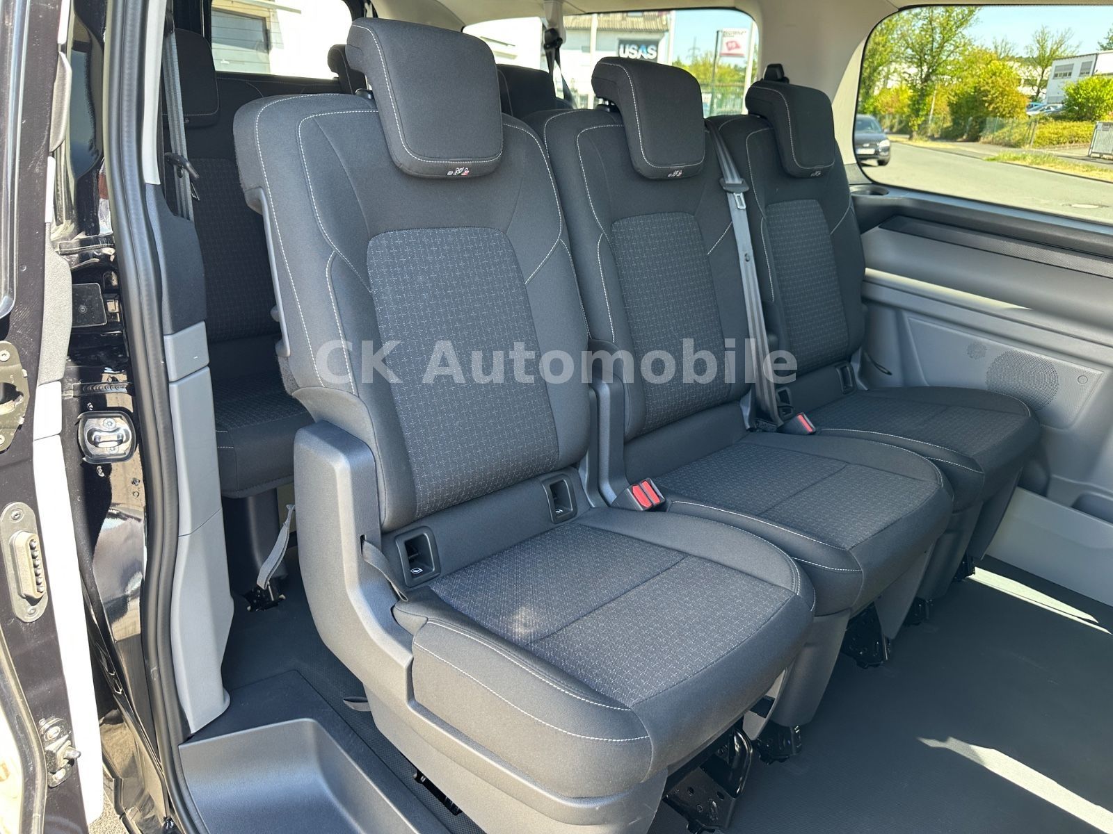 Fahrzeugabbildung Ford Transit Custom Kombi 320 L2 AWD Trend/9 Sitze