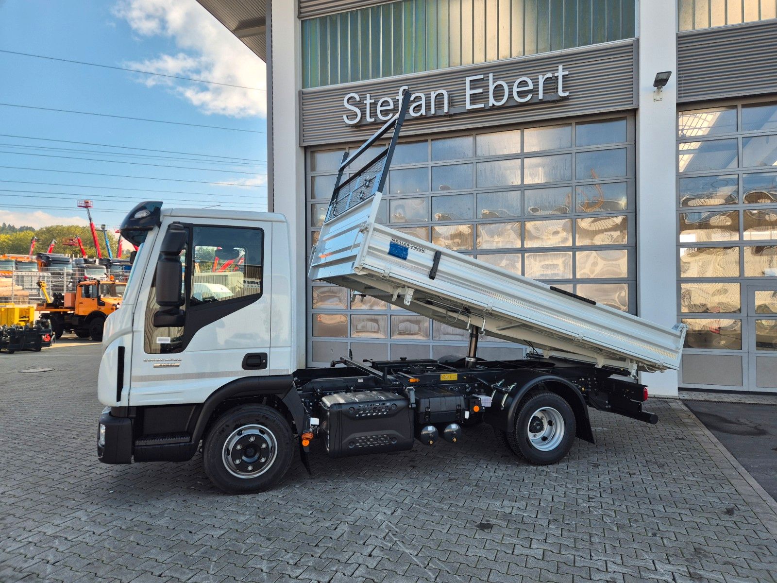 Fahrzeugabbildung Iveco Eurocargo ML80E21 Meiller 2x AHK 3 Sitze