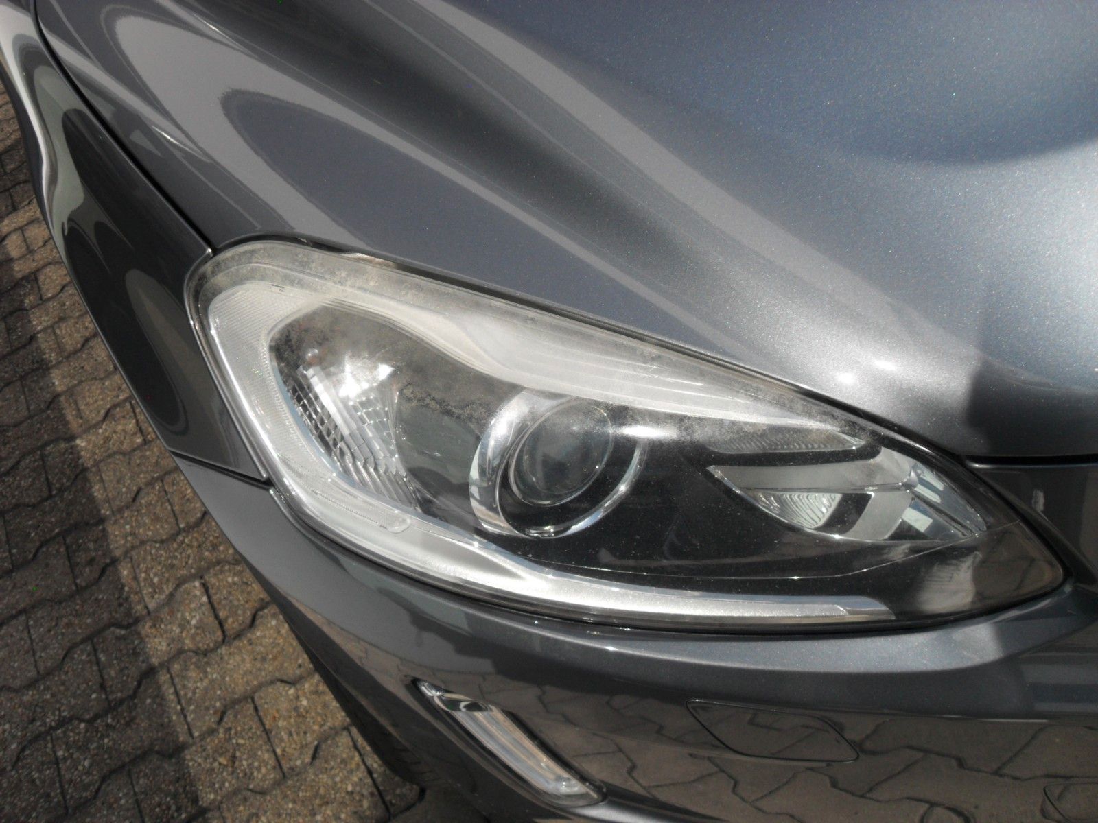 Fahrzeugabbildung Volvo XC 60 2.0 Automatik - Momentum 2WD