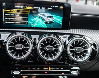 Fahrzeugabbildung Mercedes-Benz A180 7G-DCT KEYLESS|VIRTUALCOCKPIT|SPURH.|AMBIEN