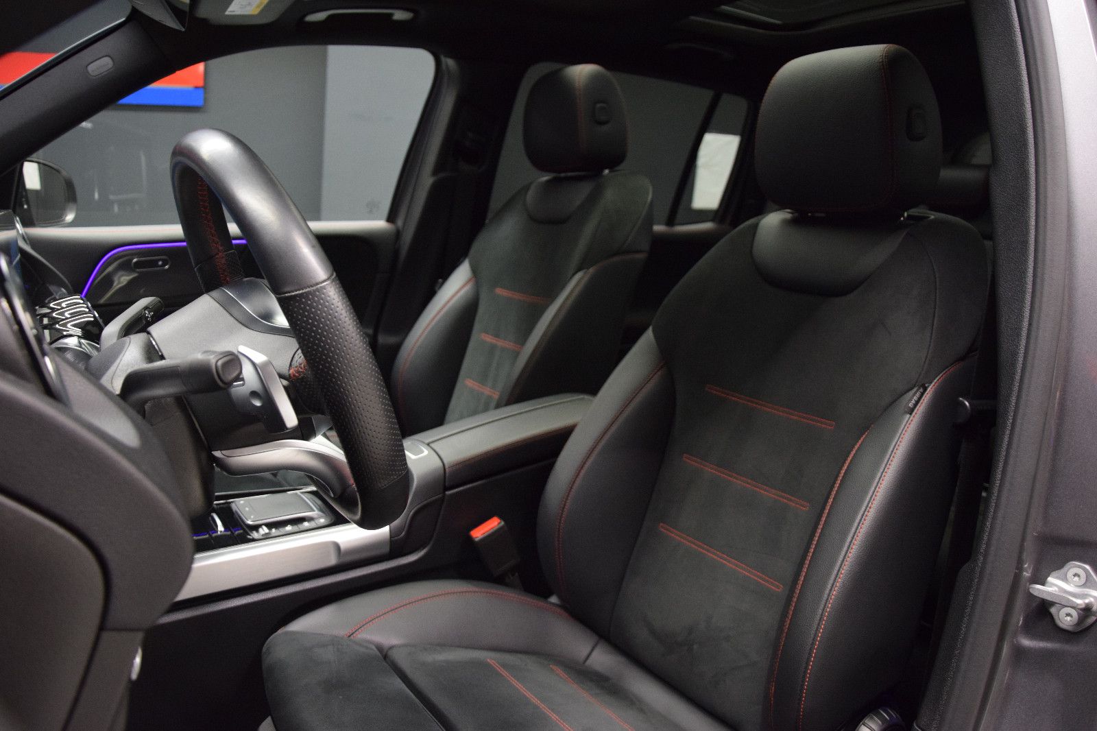 Fahrzeugabbildung Mercedes-Benz GLB 200 AMG Line 7Sitze Pano Ambi Widescreen AHK