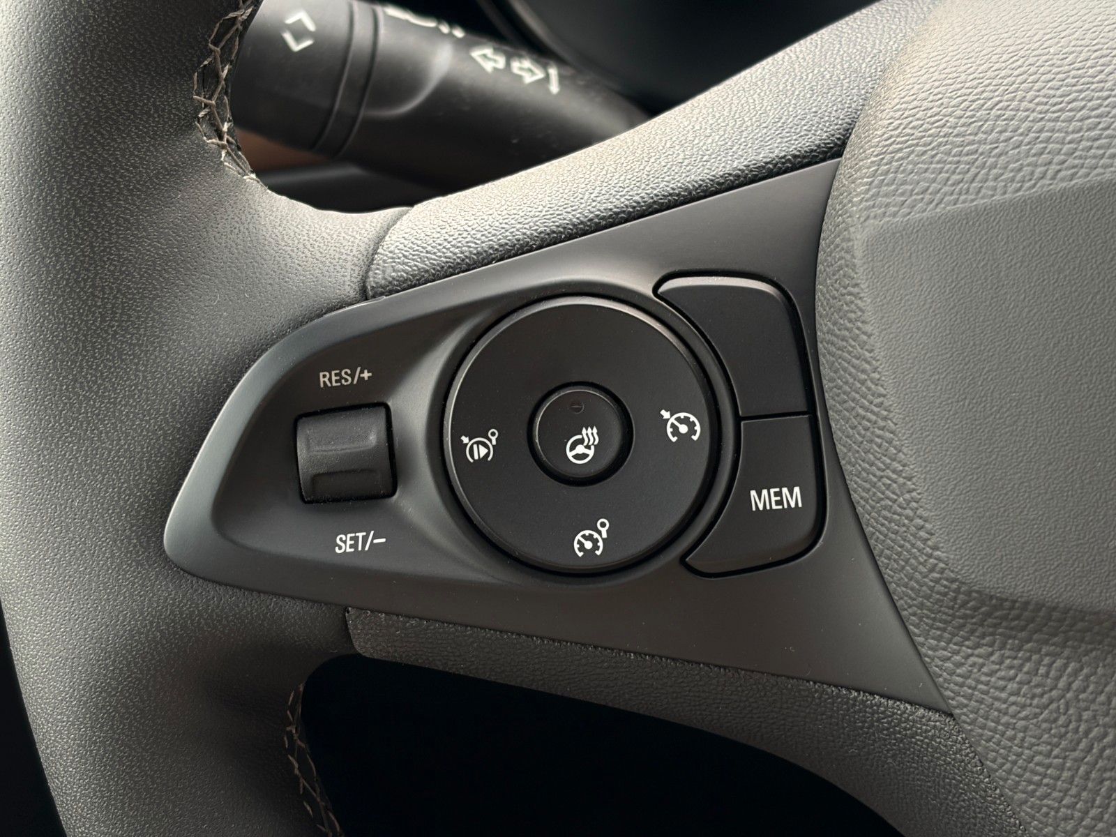 Fahrzeugabbildung Opel Corsa F GS 1.2 Turbo CarPlay Temp. CAM LHZ SHZ