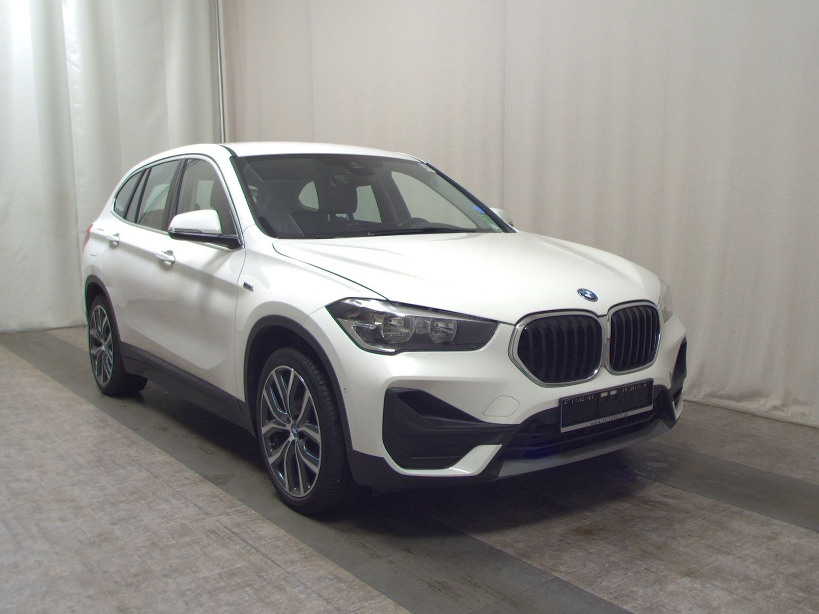 BMW X1 xDrive25e Advantage NAVI SHZ HUD el.Heck AHK imagem 3