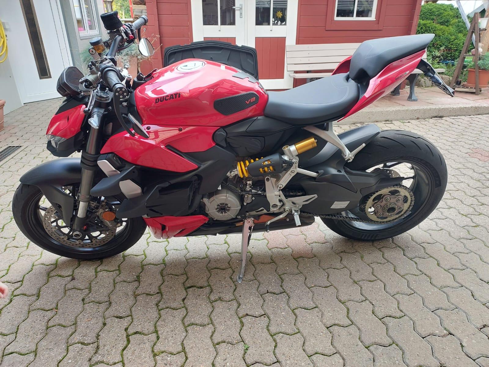 Ducati Streetfighter V2