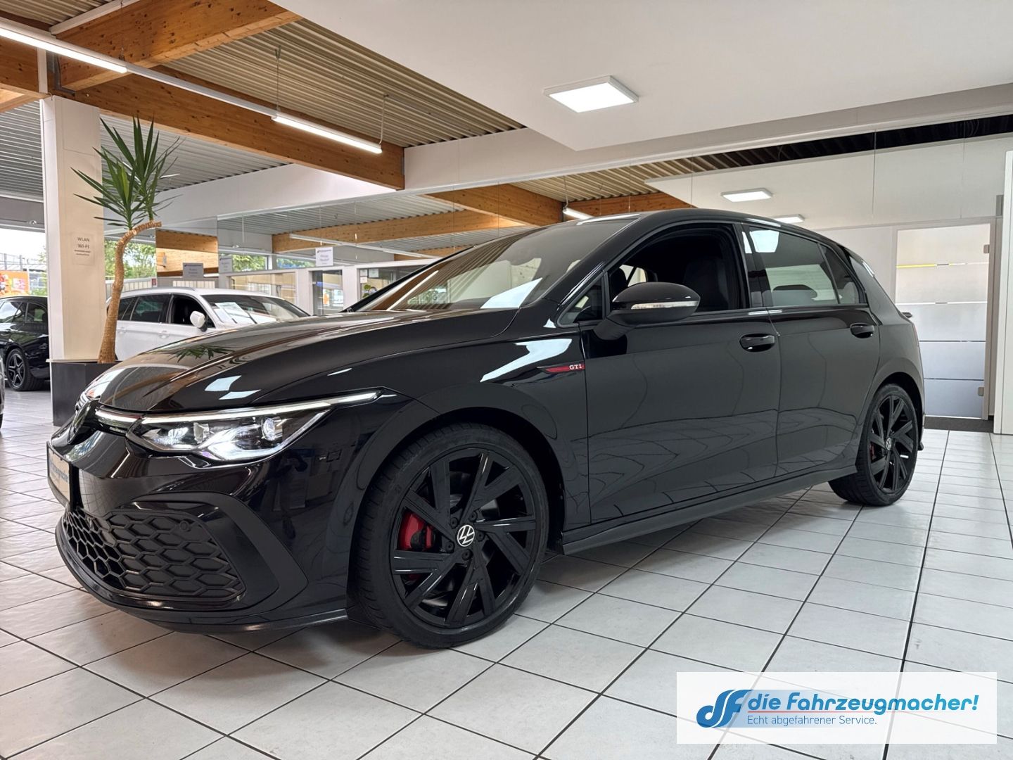 Fahrzeugabbildung Volkswagen Golf VIII GTI 2.0 TSI Navi Digitales Cockpit LED