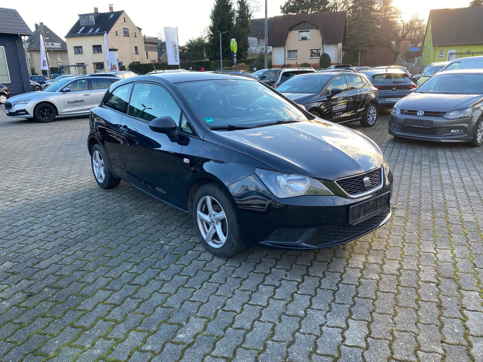 Fahrzeugabbildung SEAT Ibiza SC 1,4 16V Cool&Sound Salsa