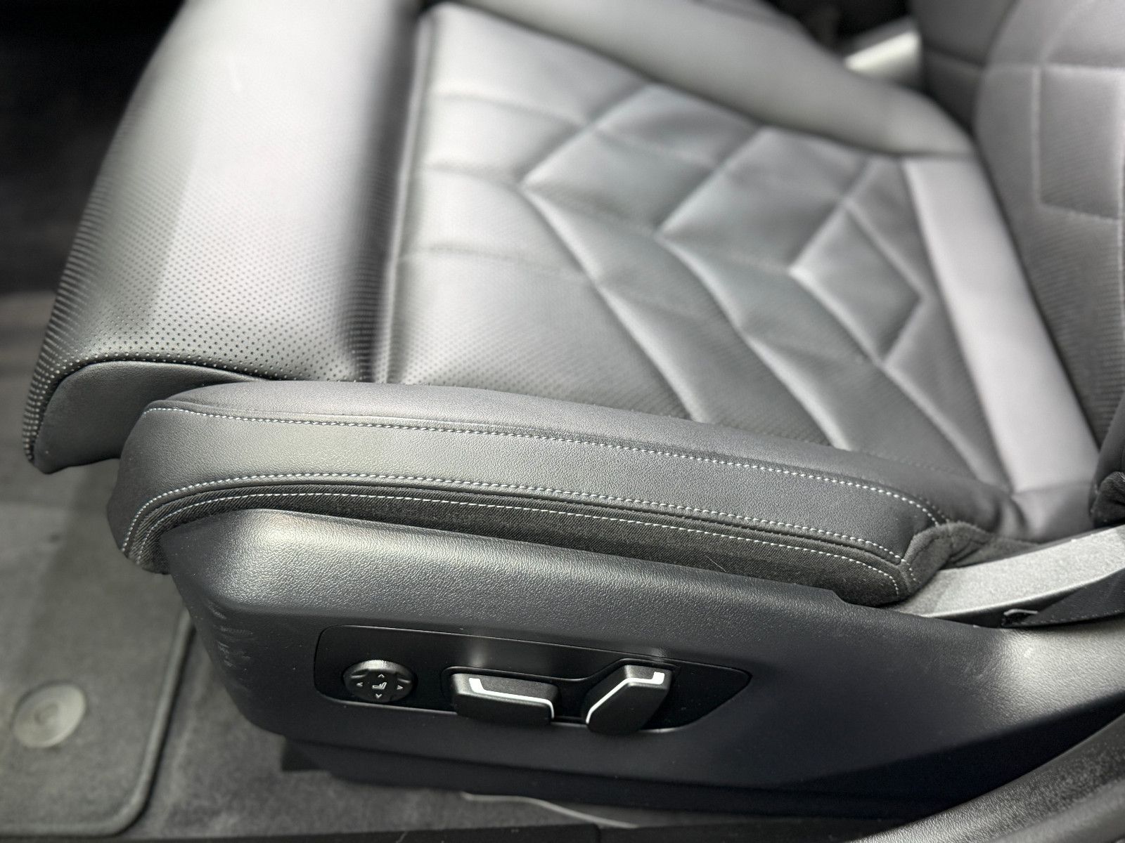Fahrzeugabbildung BMW 520i M SPORT|H&K|360°|INDIVIDUAL|GESTIK|SHADOW
