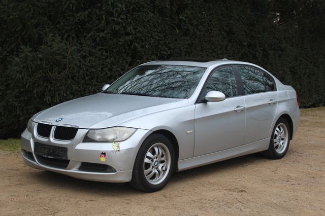 BMW 318i*NAVI*KLIMAAUTOMATIK*ESSD*PDC*EURO4*