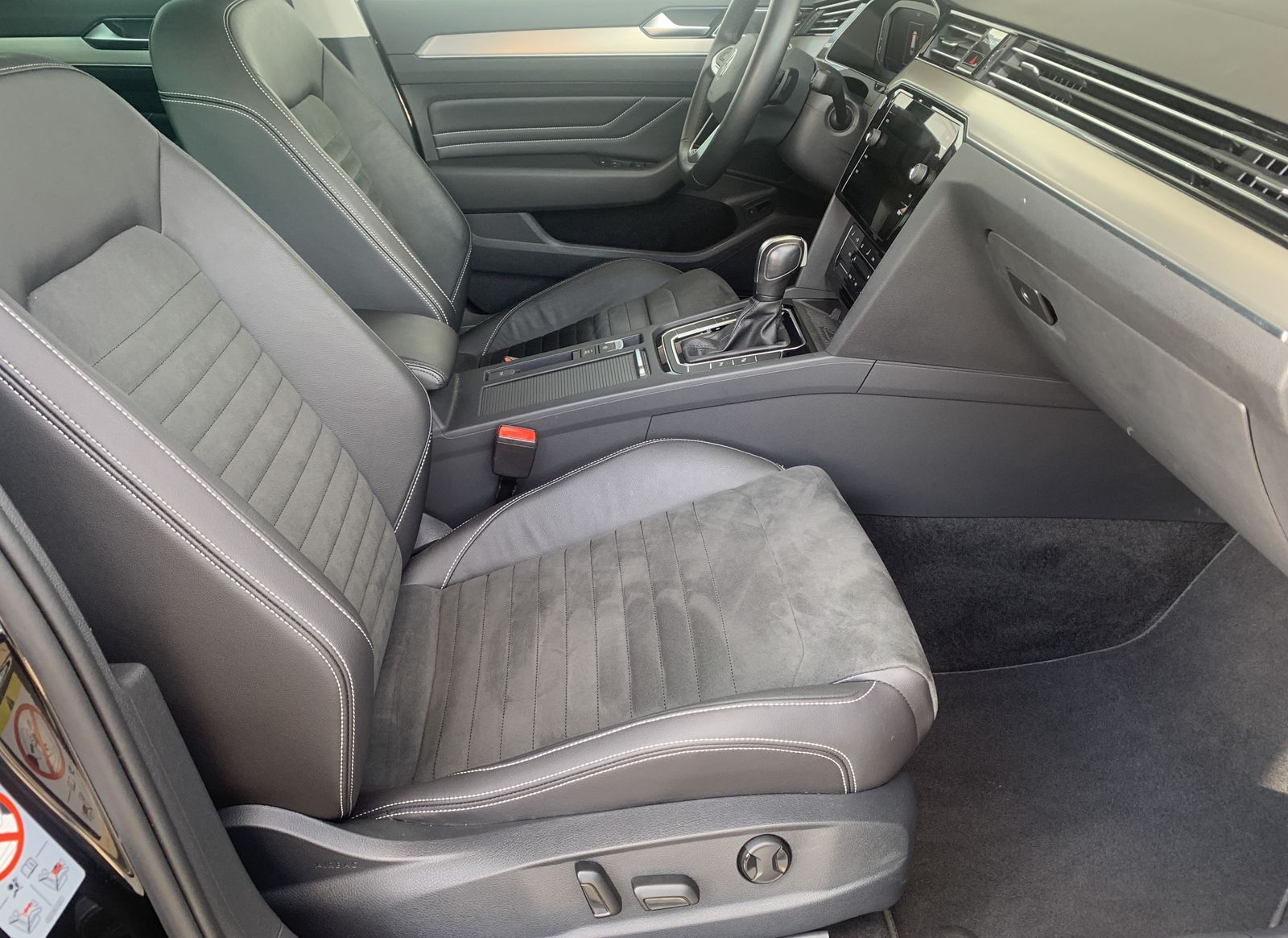 Fahrzeugabbildung Volkswagen Passat Variant 2.0 TDI*Elegance*AHK*Leder*Matrix