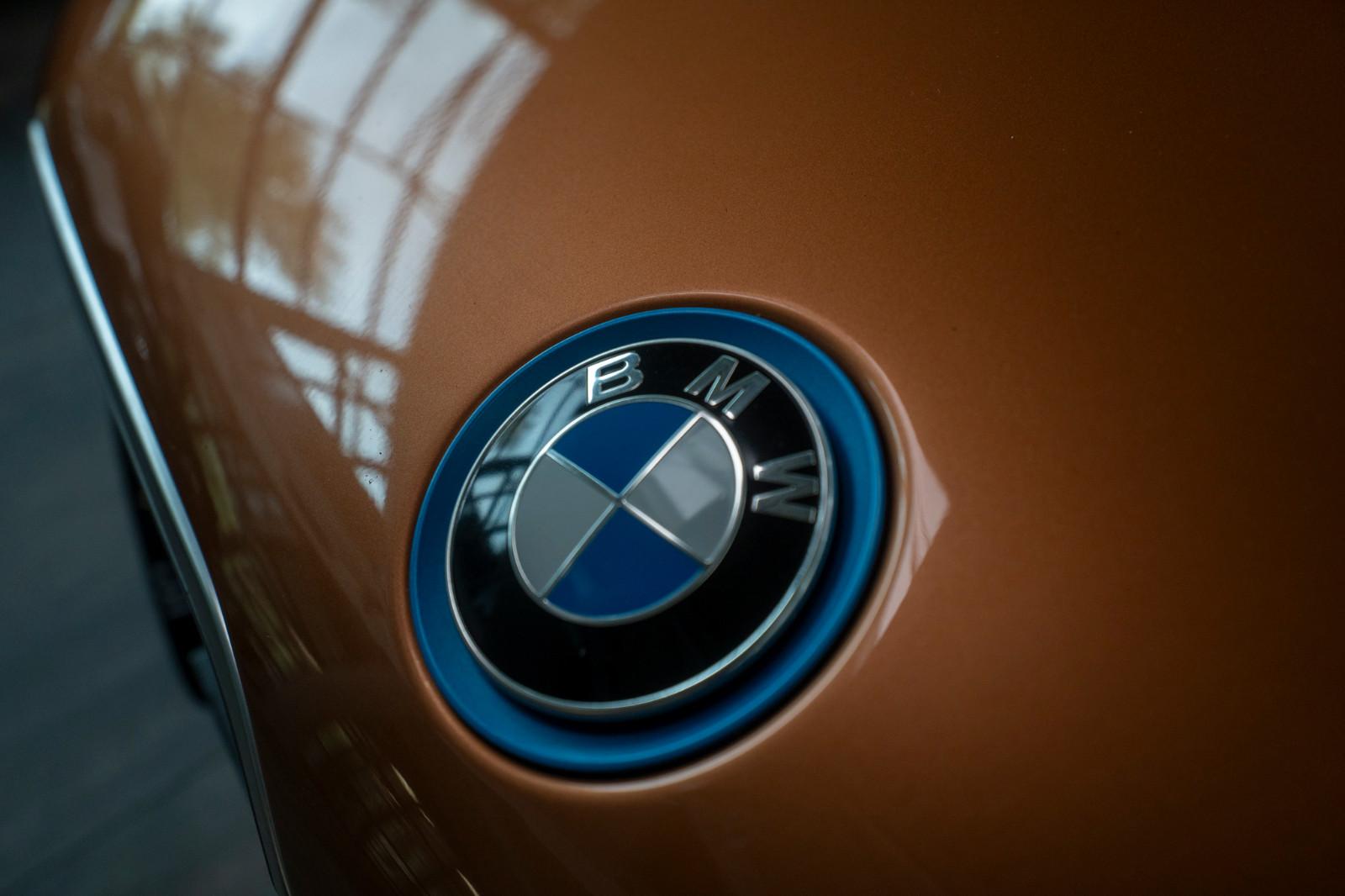 BMW i8 Roadster*HUD*H&K*LASER*CARBON
