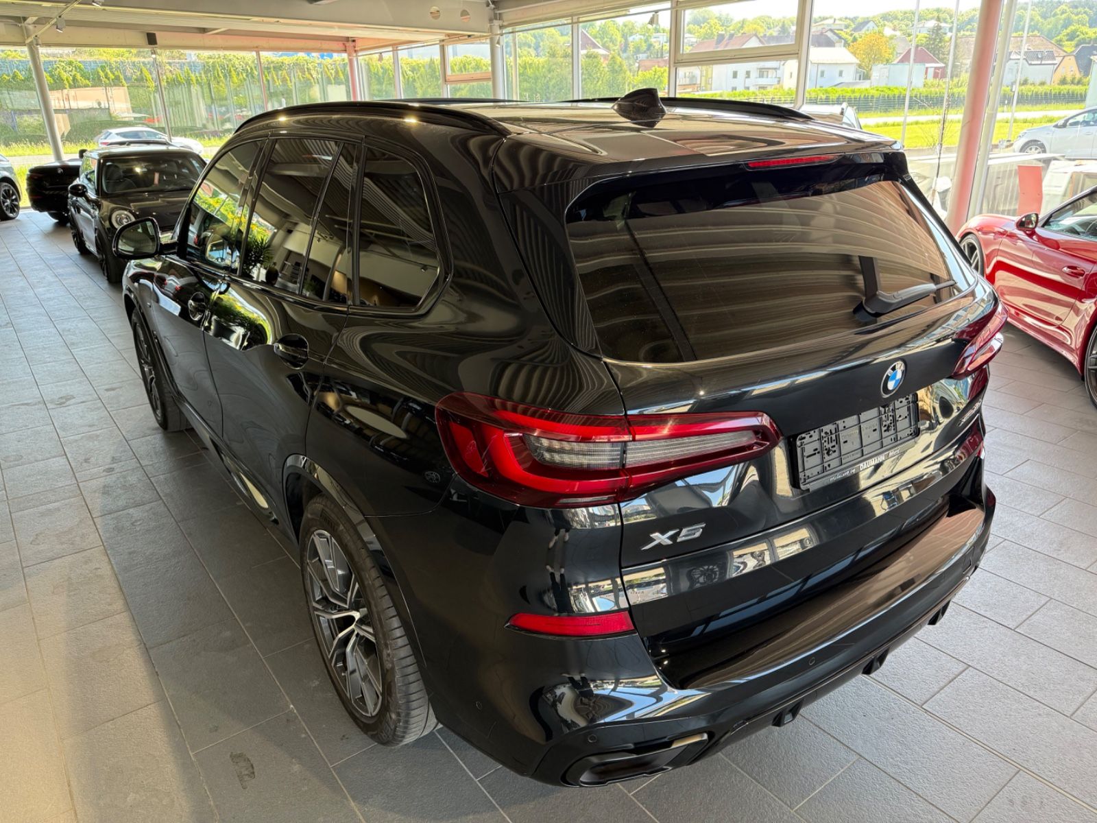Fahrzeugabbildung BMW X5 xDrive40d M Sport*AHK*StandHz*SkyL*H/K*Laser*