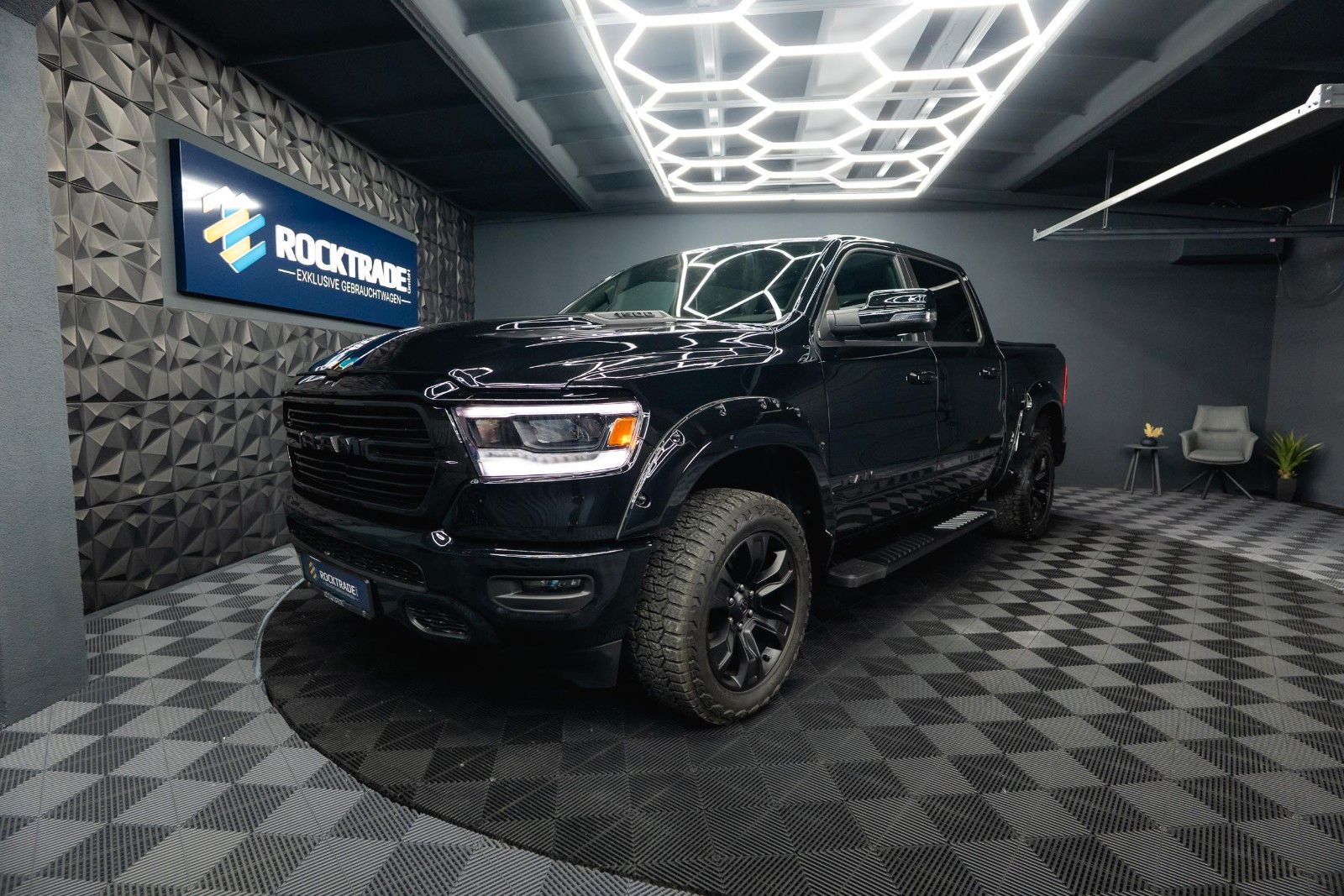 Fahrzeugabbildung Dodge RAM 5.7 V8 HEMI 4x4 LARAMIE Offroad Night LED