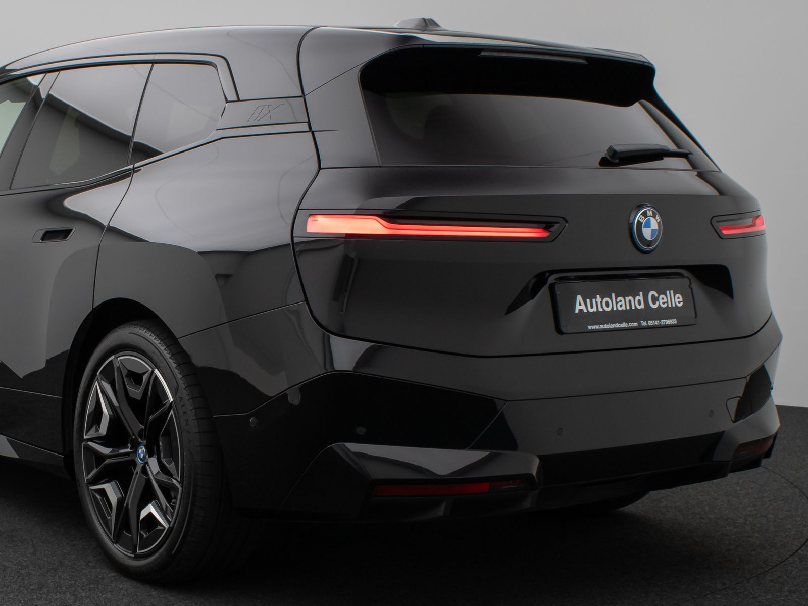 Fahrzeugabbildung BMW iX xD40 Laser 360°DAB H/K SoftCl ACC AHK Sport