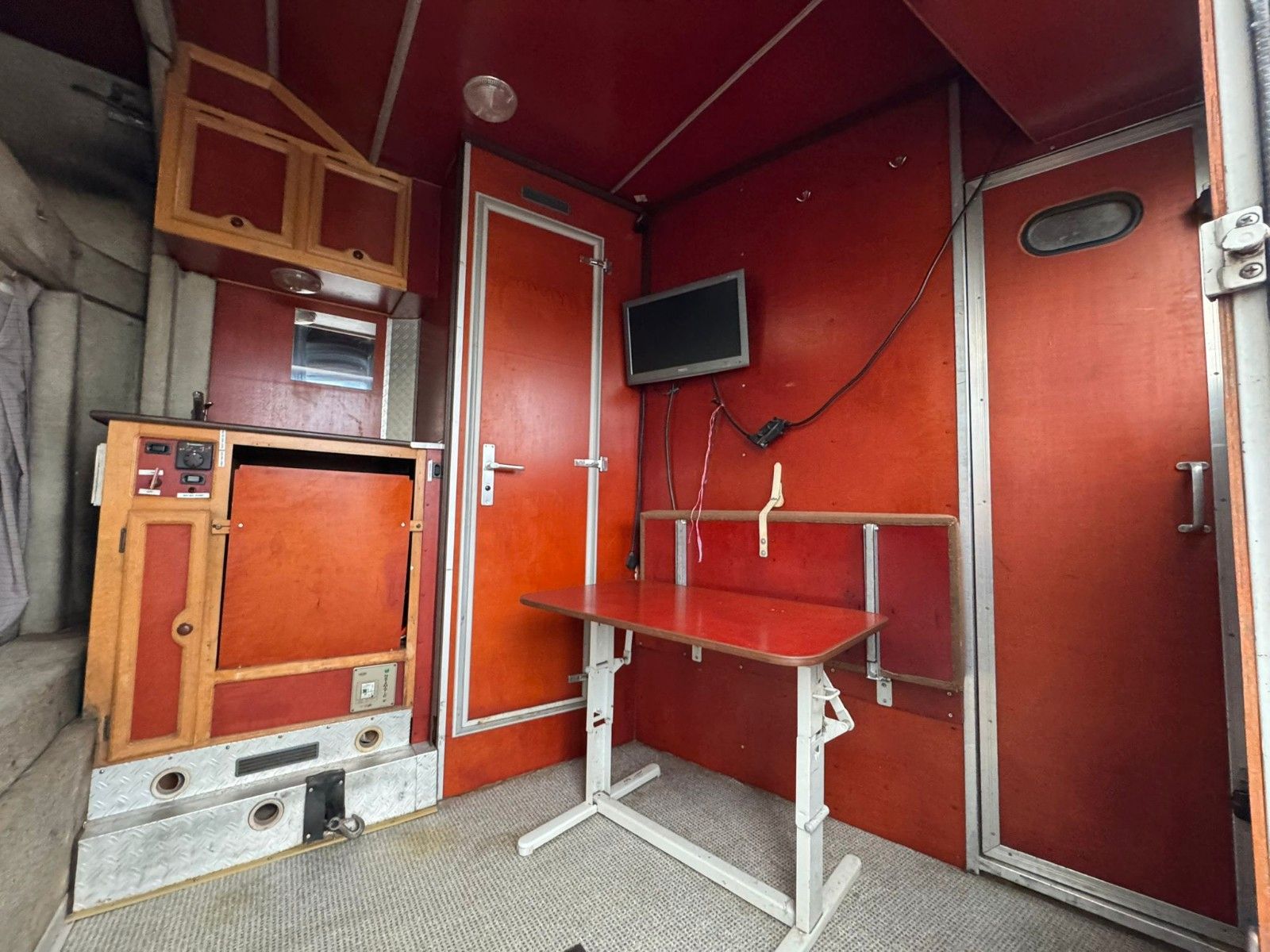 Fahrzeugabbildung Mercedes-Benz 2448 6x2 Pferdetransporter *Wohnmobil*