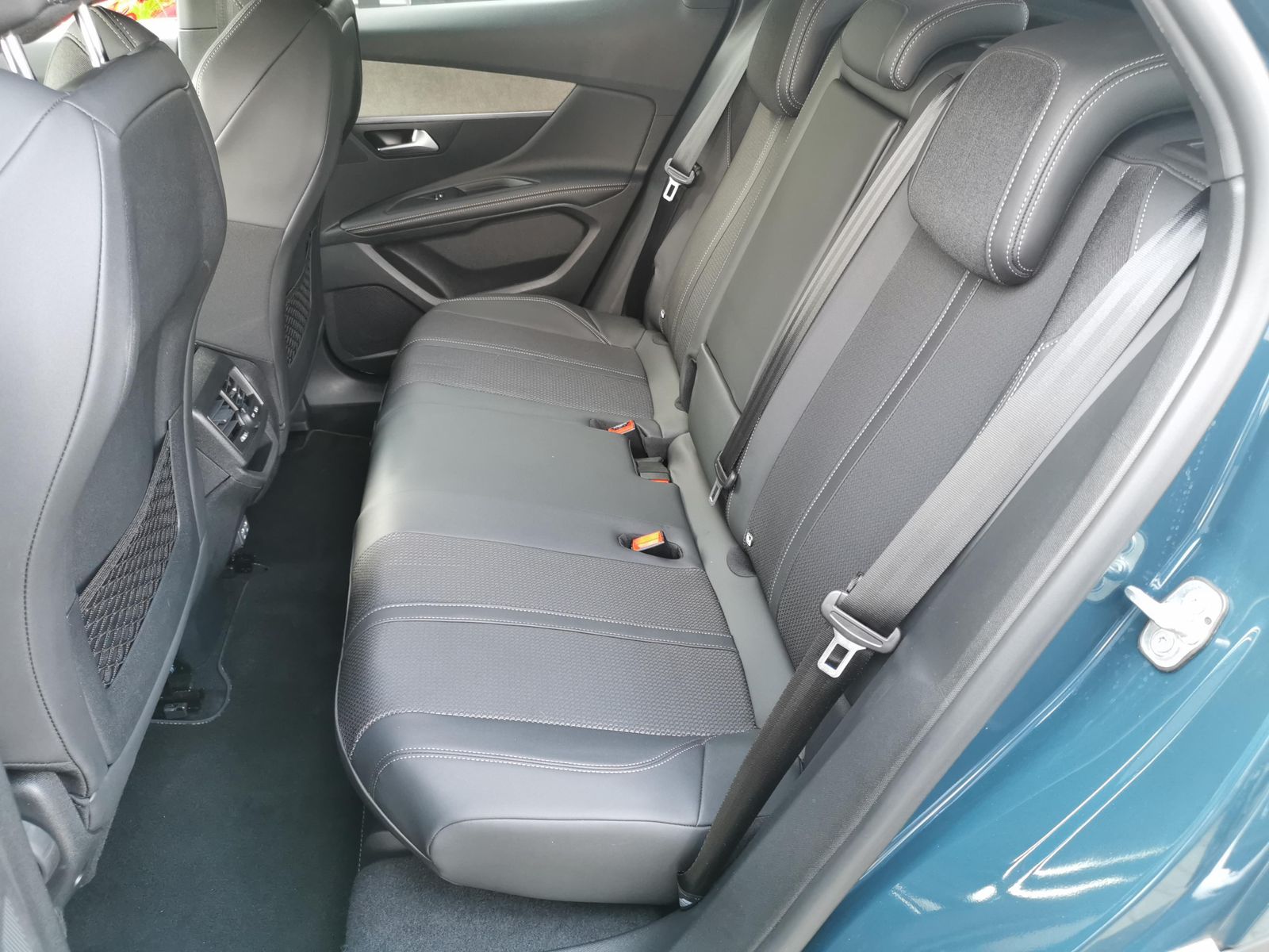 Fahrzeugabbildung Peugeot 3008 1.2 PureTech 130 GT