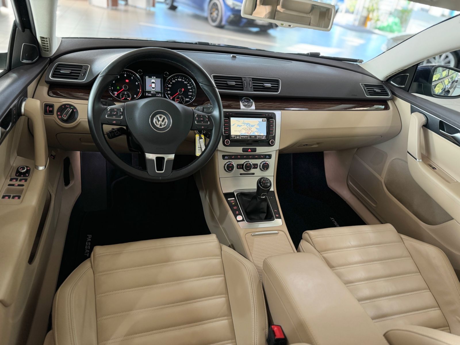 Fahrzeugabbildung Volkswagen Passat Lim.Highline Dynaudio ACC AHK 8fach