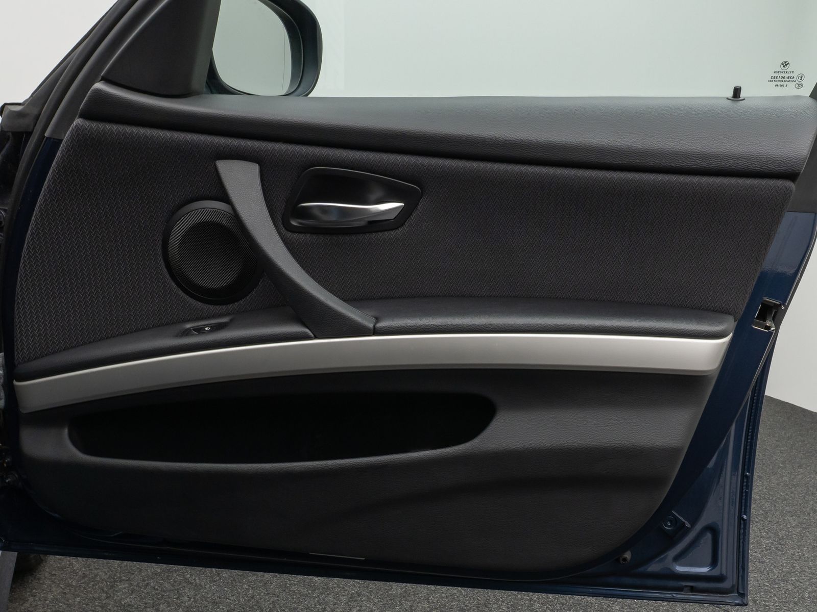 Fahrzeugabbildung BMW 320d PDC Navi Xenon Fernlichtassist Komfort AHK