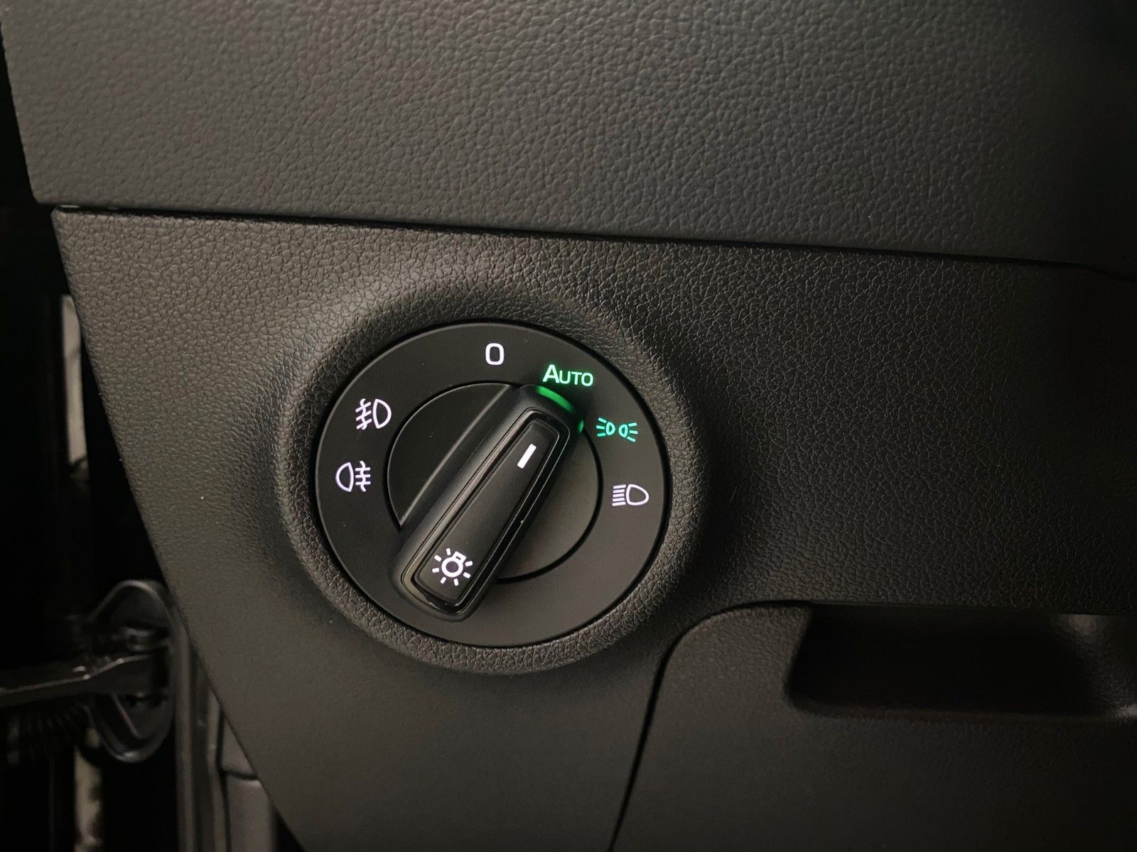 Fahrzeugabbildung SKODA Karoq 1.5 TSI DSG Selection+ACC+2030 Garantie+BC