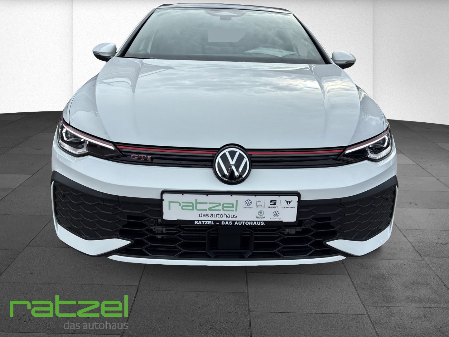 Fahrzeugabbildung Volkswagen Golf GTI 2.0 TSI DSG HUD El. Panodach Navi Kamer