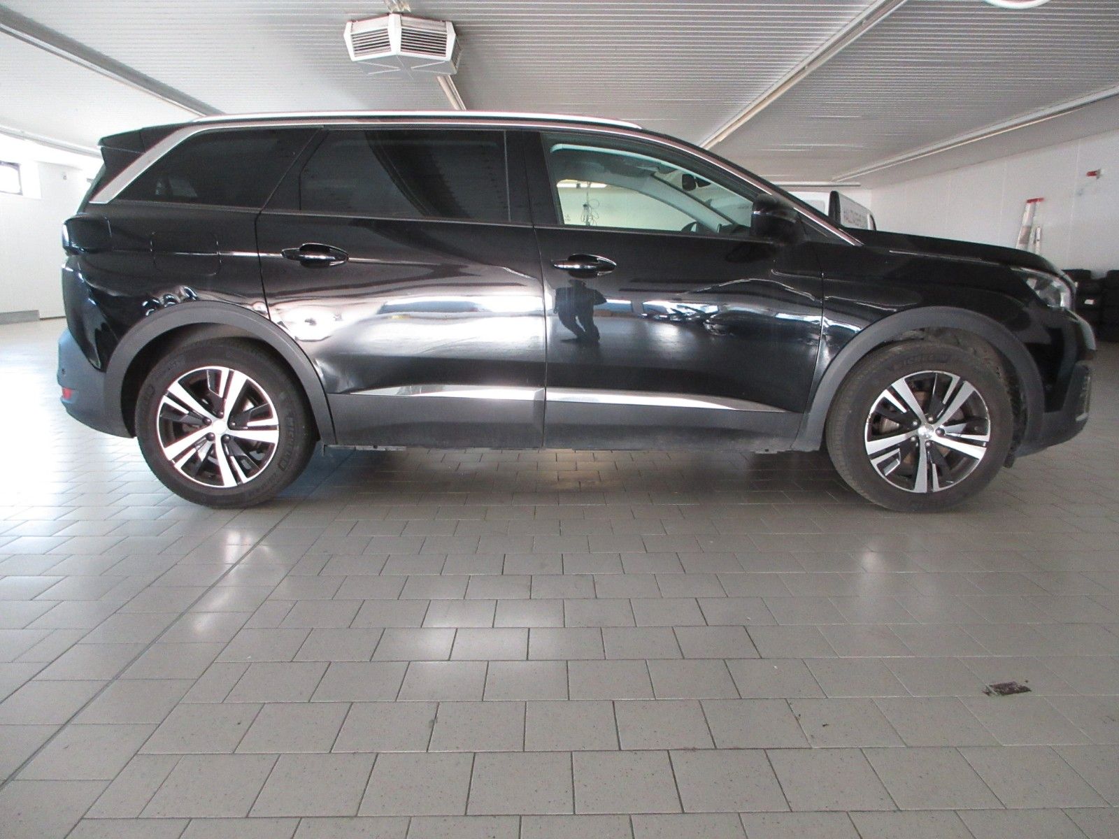 Fahrzeugabbildung Peugeot 5008 Allure 1.5D  NAVI/LEDER/PDC/R´CAM/AHK