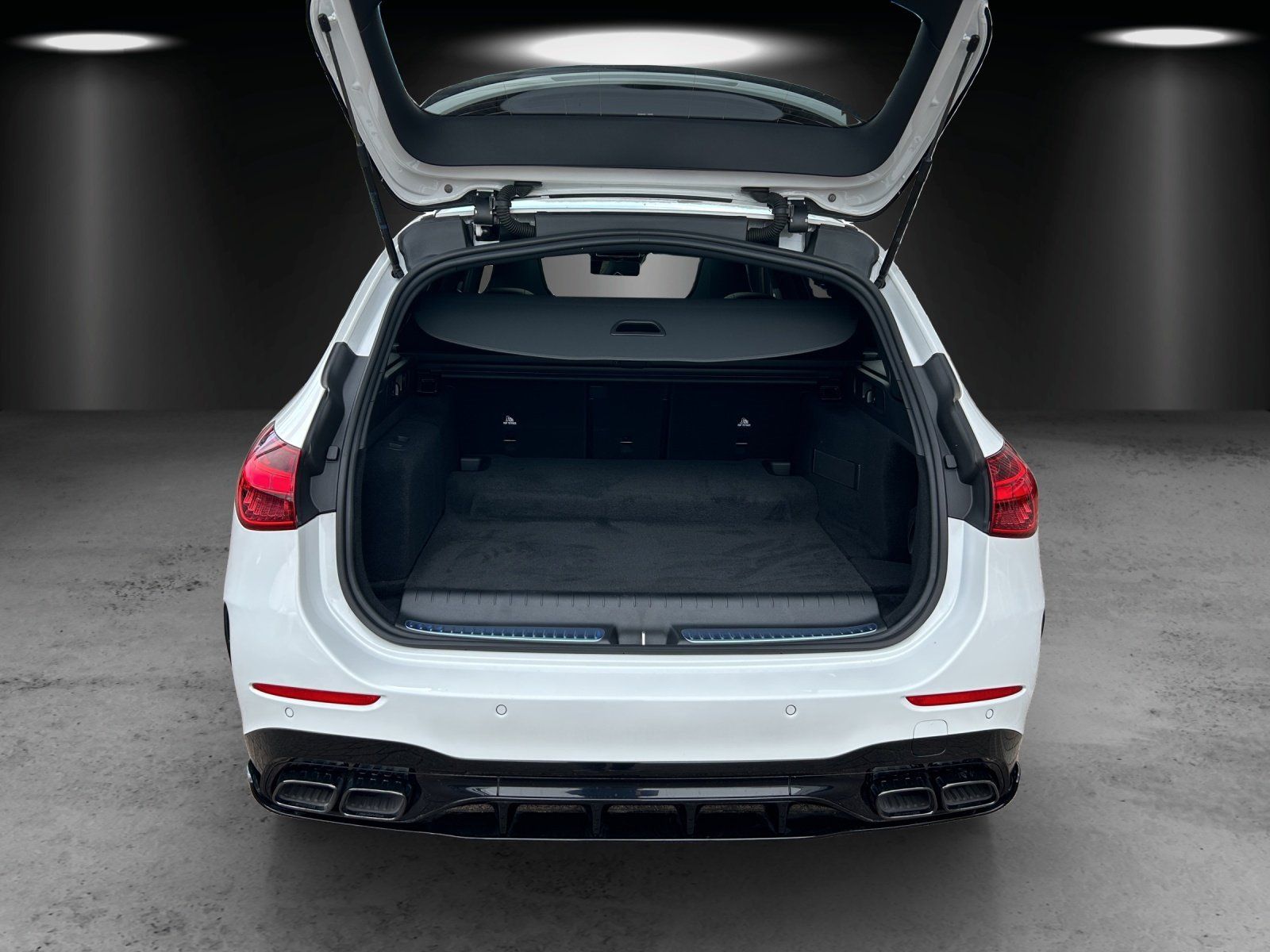 Fahrzeugabbildung Mercedes-Benz C63SE T €144.835-Perf.Sitz DISTRO AERO Pano Memo