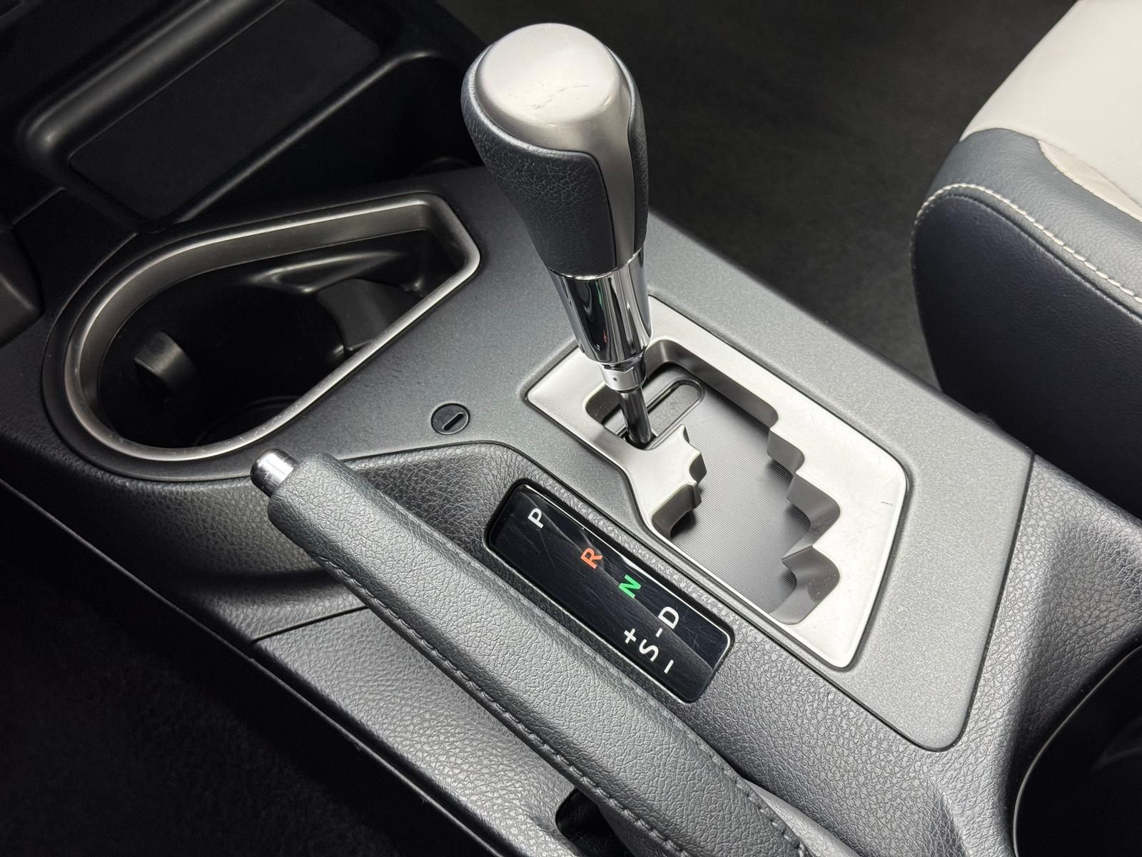 Fahrzeugabbildung Toyota RAV 4 2.5 EXECUTIVE/STANDHZ/RCAM/KEY/LED/DAB/RSA