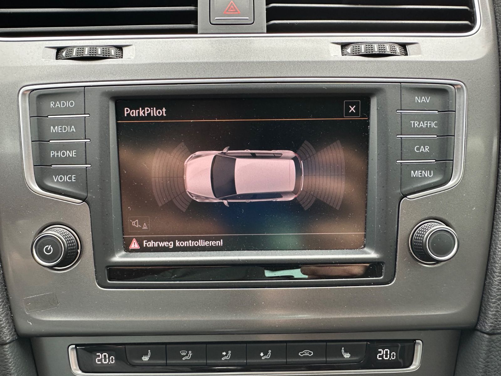 Fahrzeugabbildung Volkswagen Golf VII 1.2 TSI Lounge Navi/SHZG/BT/GRA/GJR