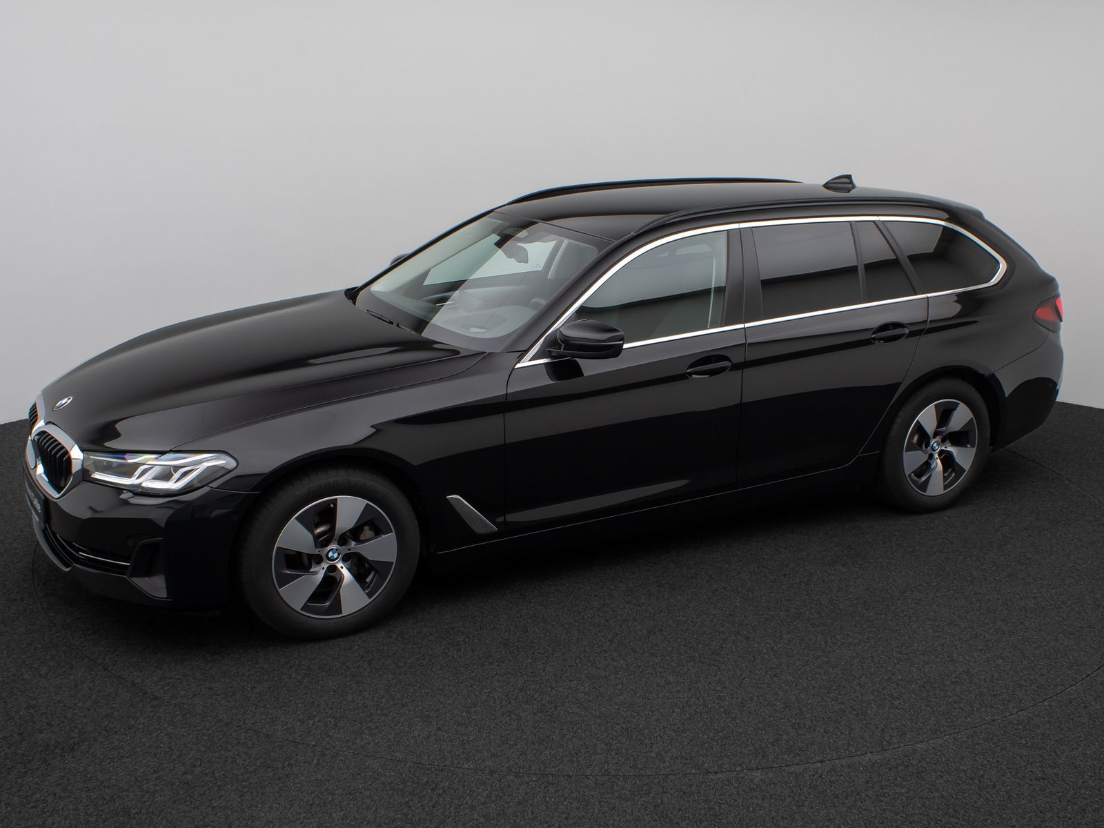 Fahrzeugabbildung BMW 530i Kamera Laser HUD DAB 4xKlima AHK Komfort