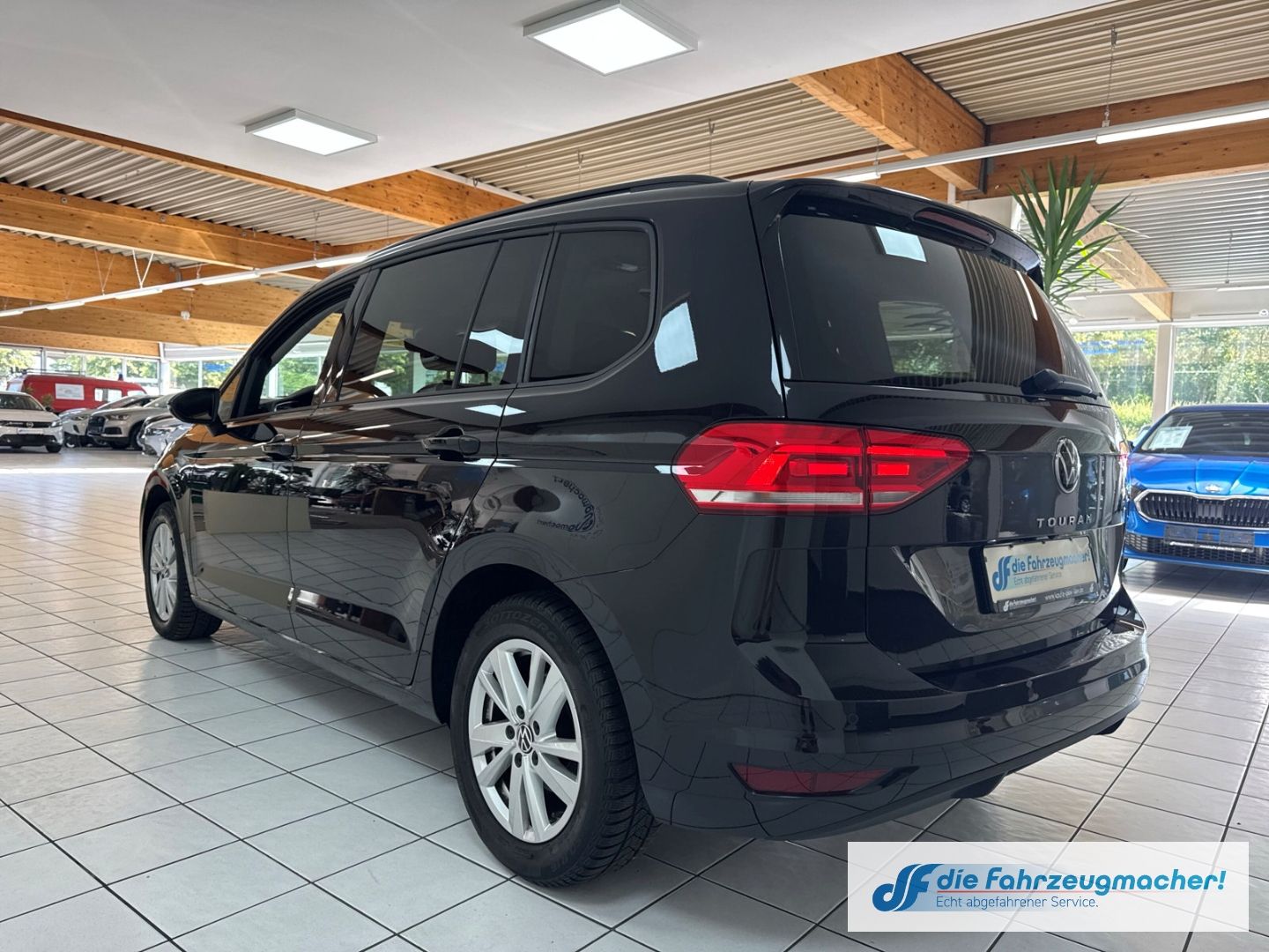 Fahrzeugabbildung Volkswagen Touran Comfortline 7.Si. AHK-klap.150PS Navi Dig