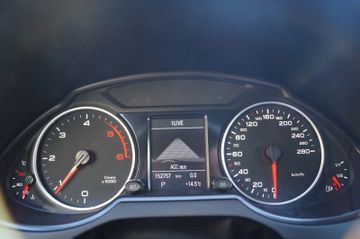 Audi Q5 2.0 TDI quattro AUT.-LEDER-NAVI-AHK-ACC-XENON