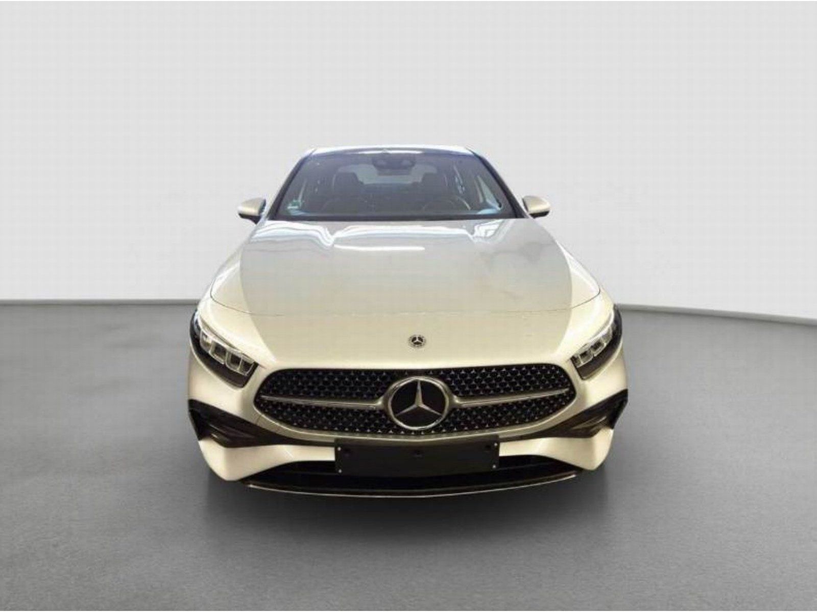 Fahrzeugabbildung Mercedes-Benz A200 Limo AMG Prem DISTR Pano AHK Memo LED KeyGo